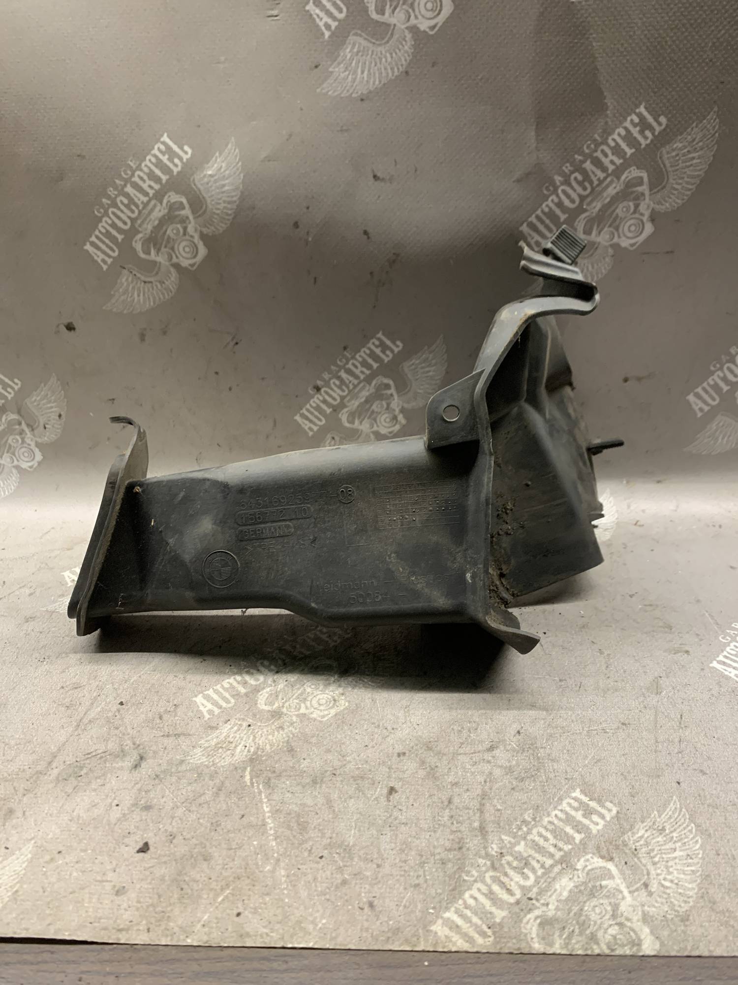 Жабо водосток лівий накладка BMW 1 E81 E87 64316925977