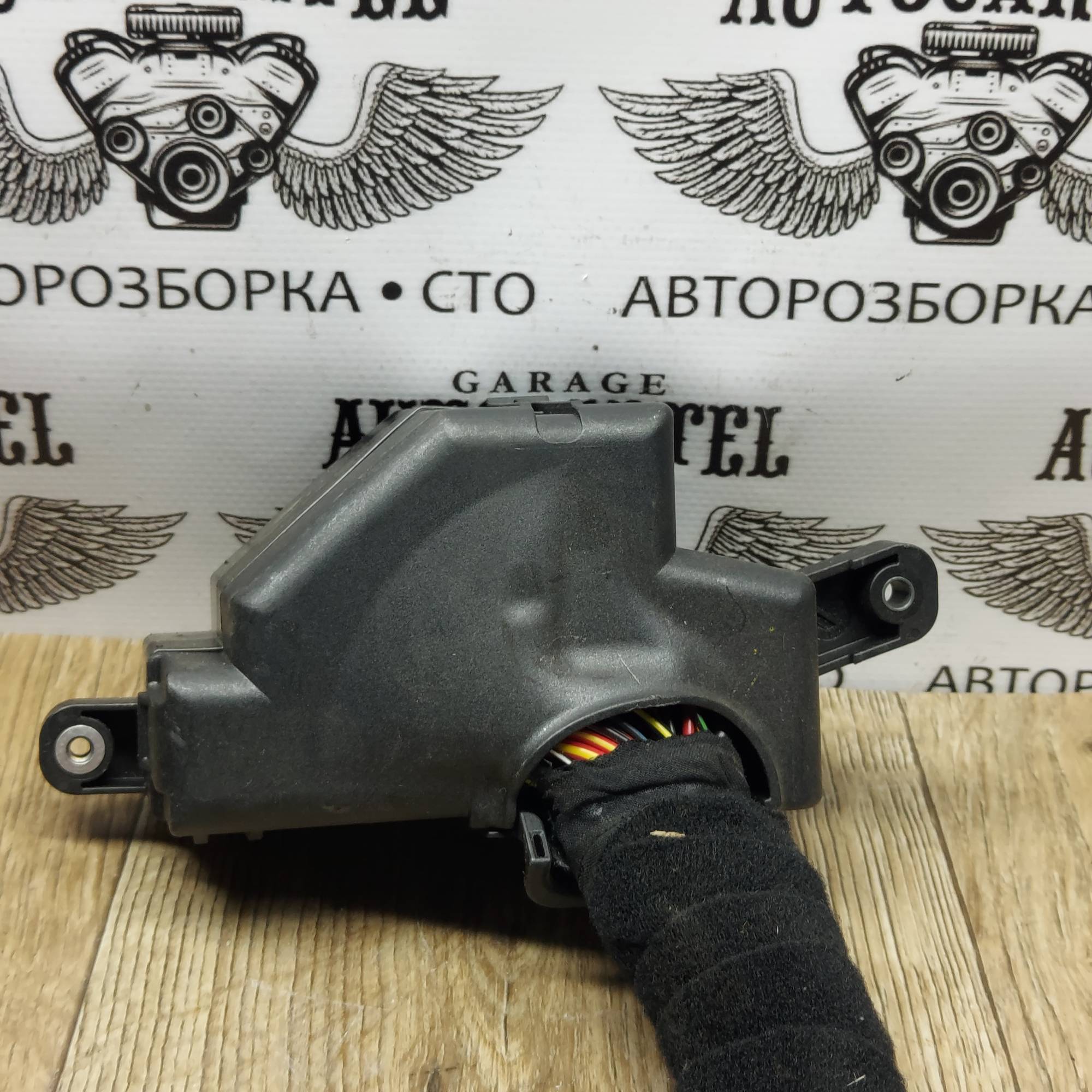 Блок запобіжників VW Golf V 1K1941824