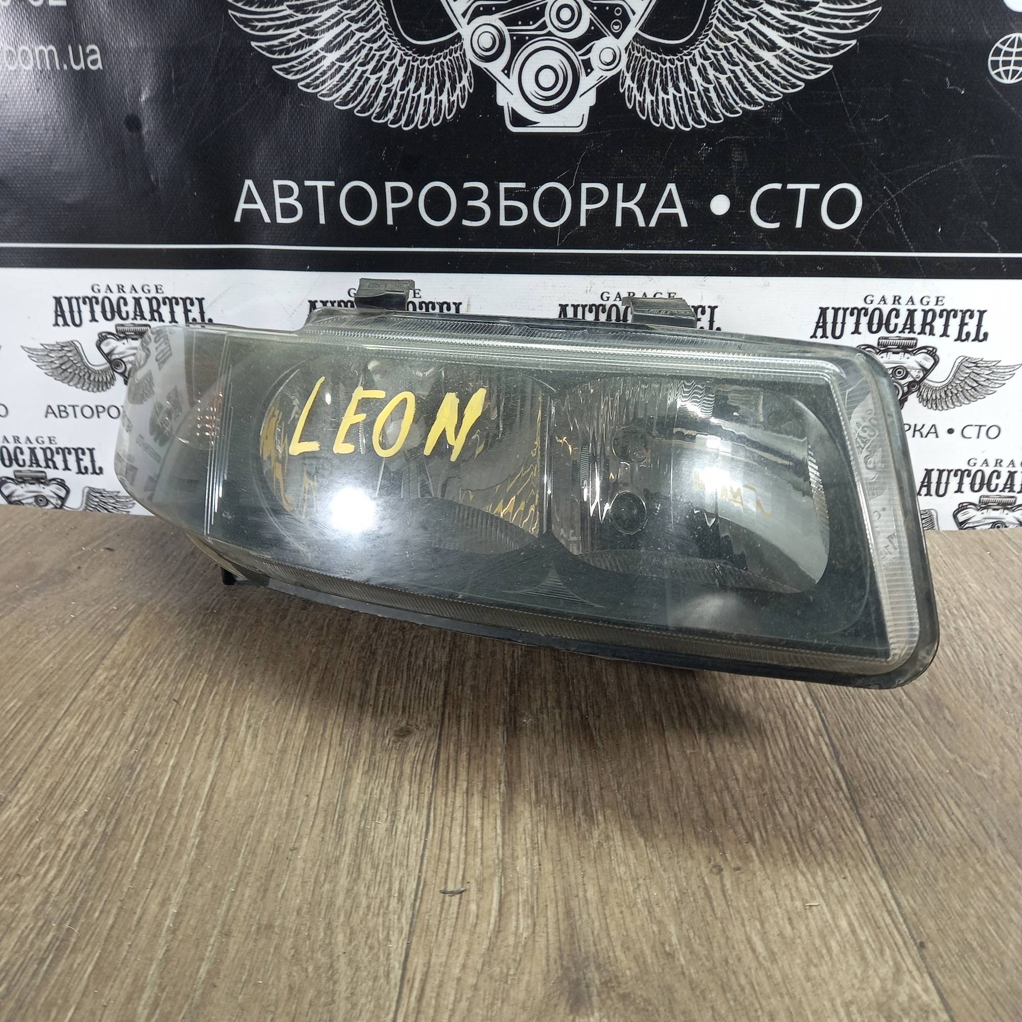 Фара передня права Seat Toledo II Leon 67742701 1M1941002B