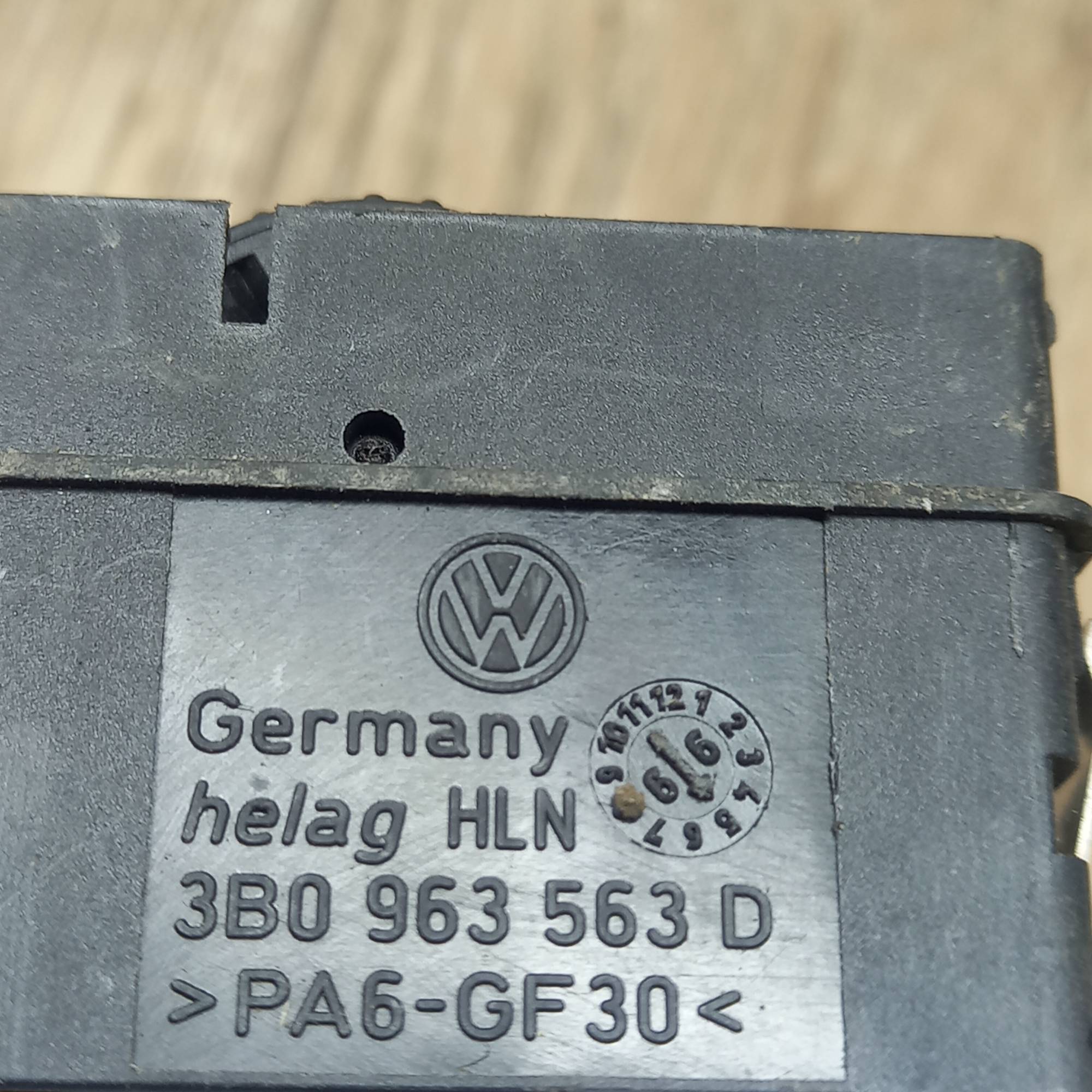 Кнопка підігріву сидіння передня ліва VW Passat (B5) 1996-2005 3B0963563d