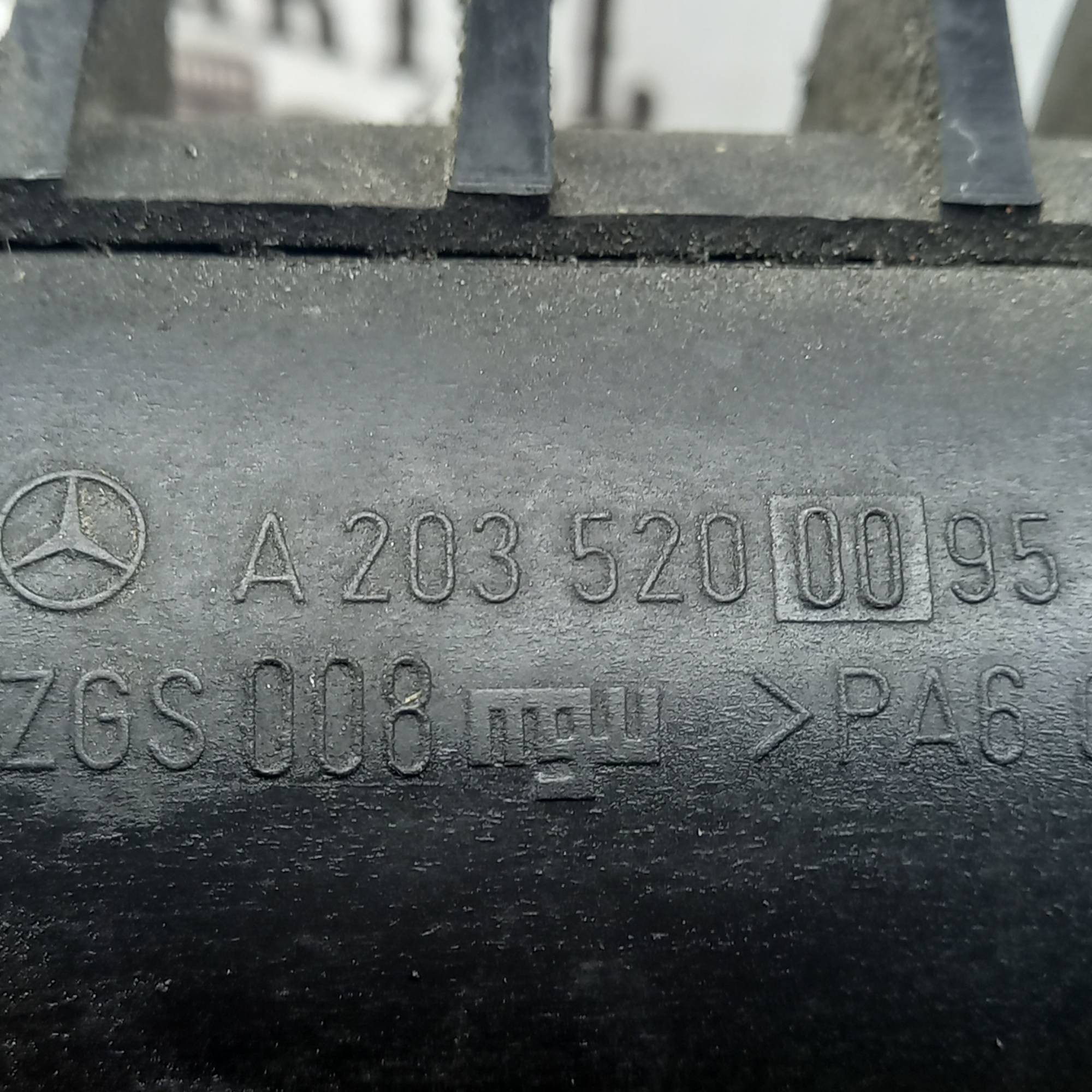 Труба інтеркулера(витратомір) Mercedes C-class 2.2cdi, 2.7cdi (W203) 2000-2007 A2035200095