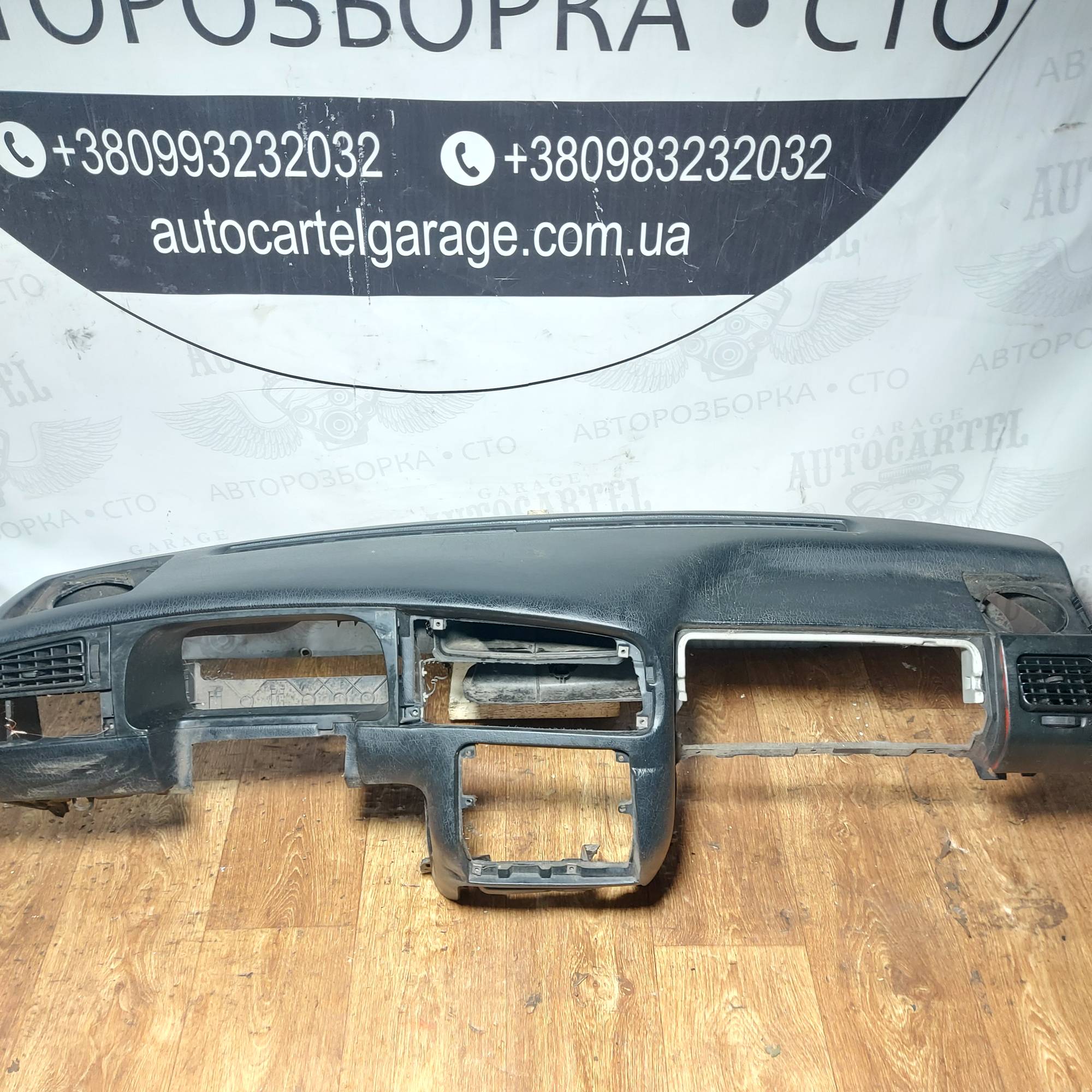 Панель, торпедо для Volkswagen Golf 3