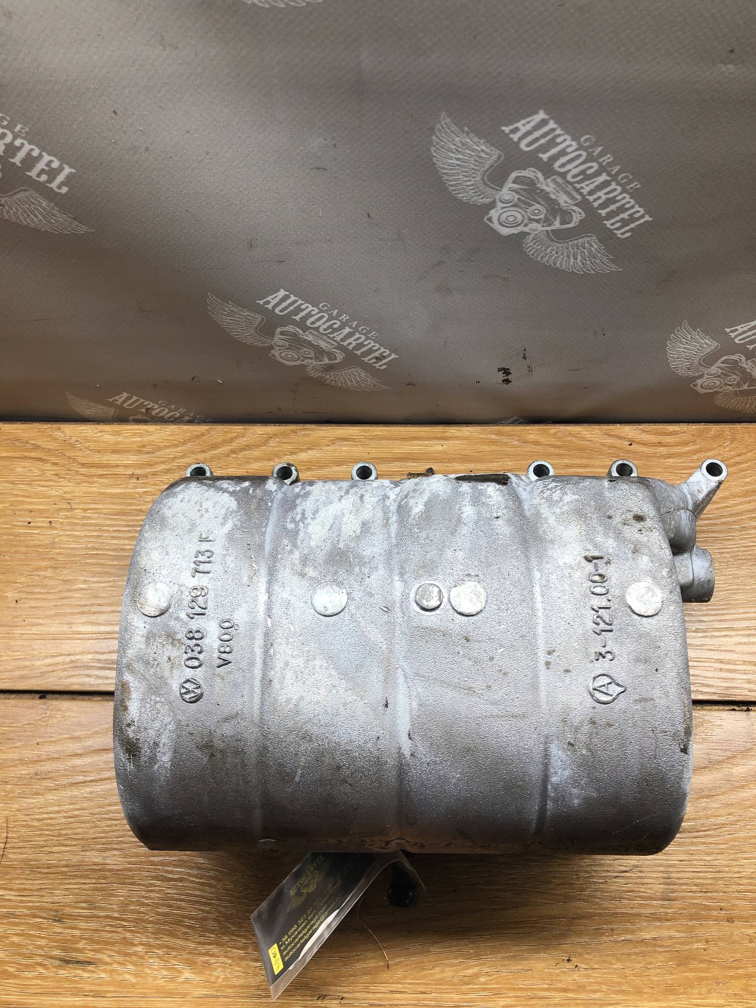 Колектор впускний 038129713F VW Polo 02-09