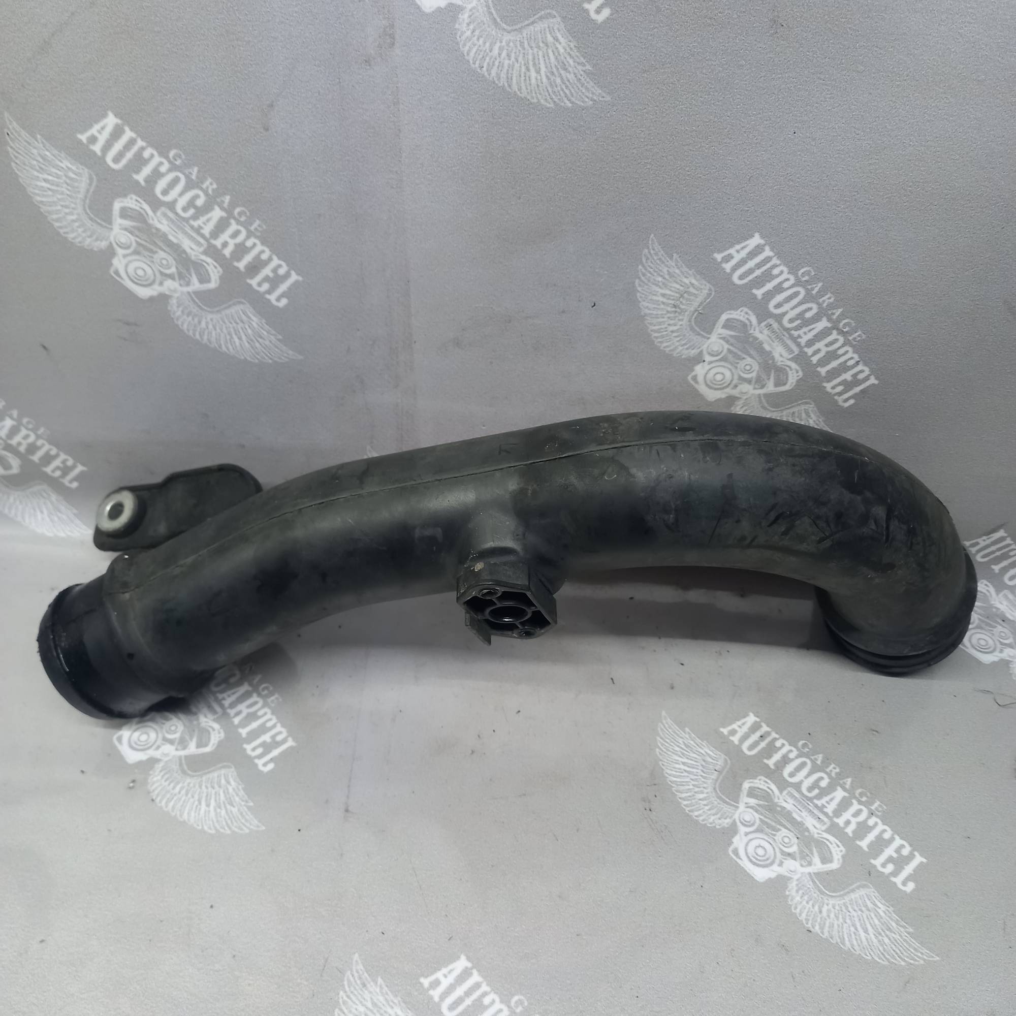 Патрубок повітряного фільтра (резонатора) Peugeot 207 1.6 16V 2006-2013 9682018480