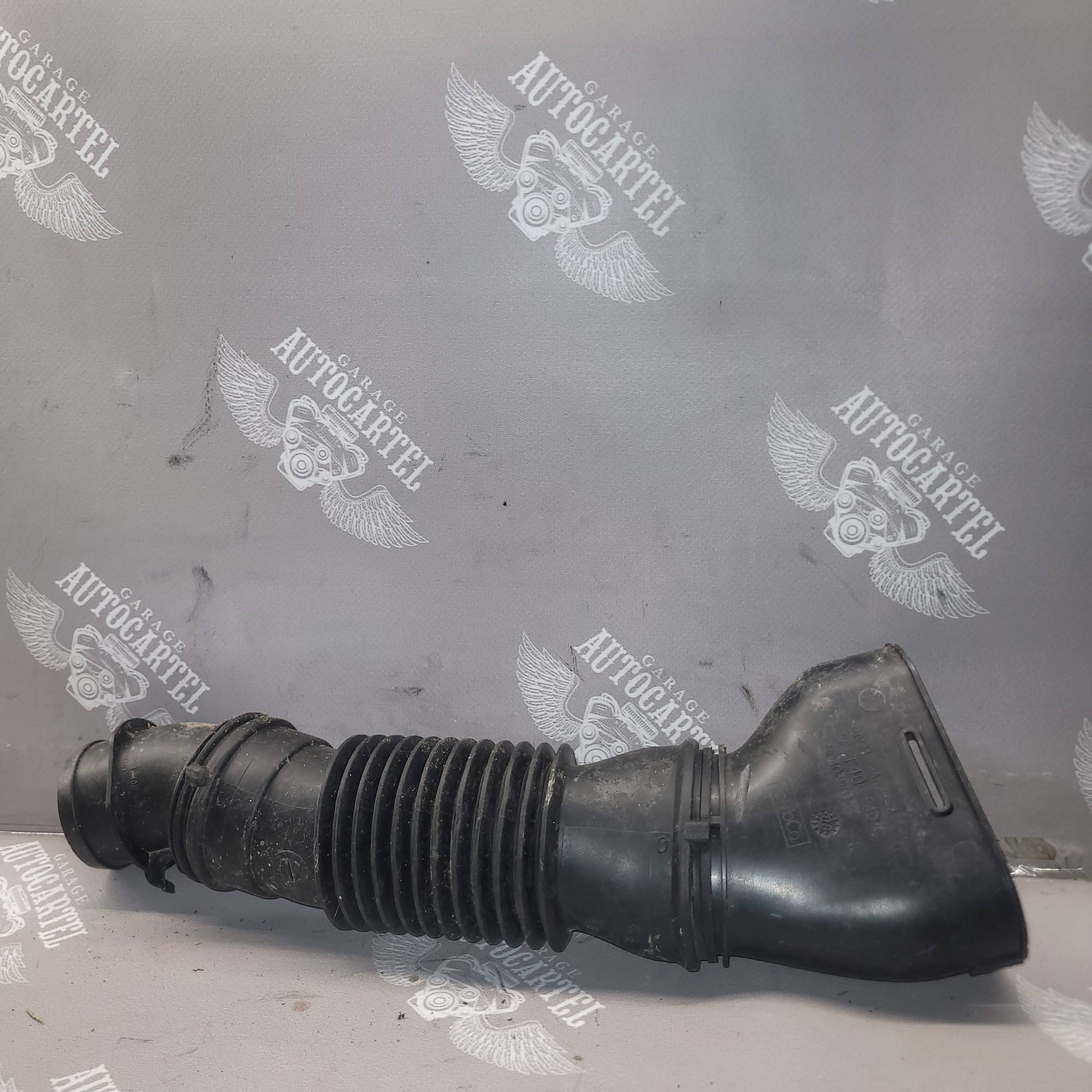 8v219a875a Патрубок фільтра mazda 2.2