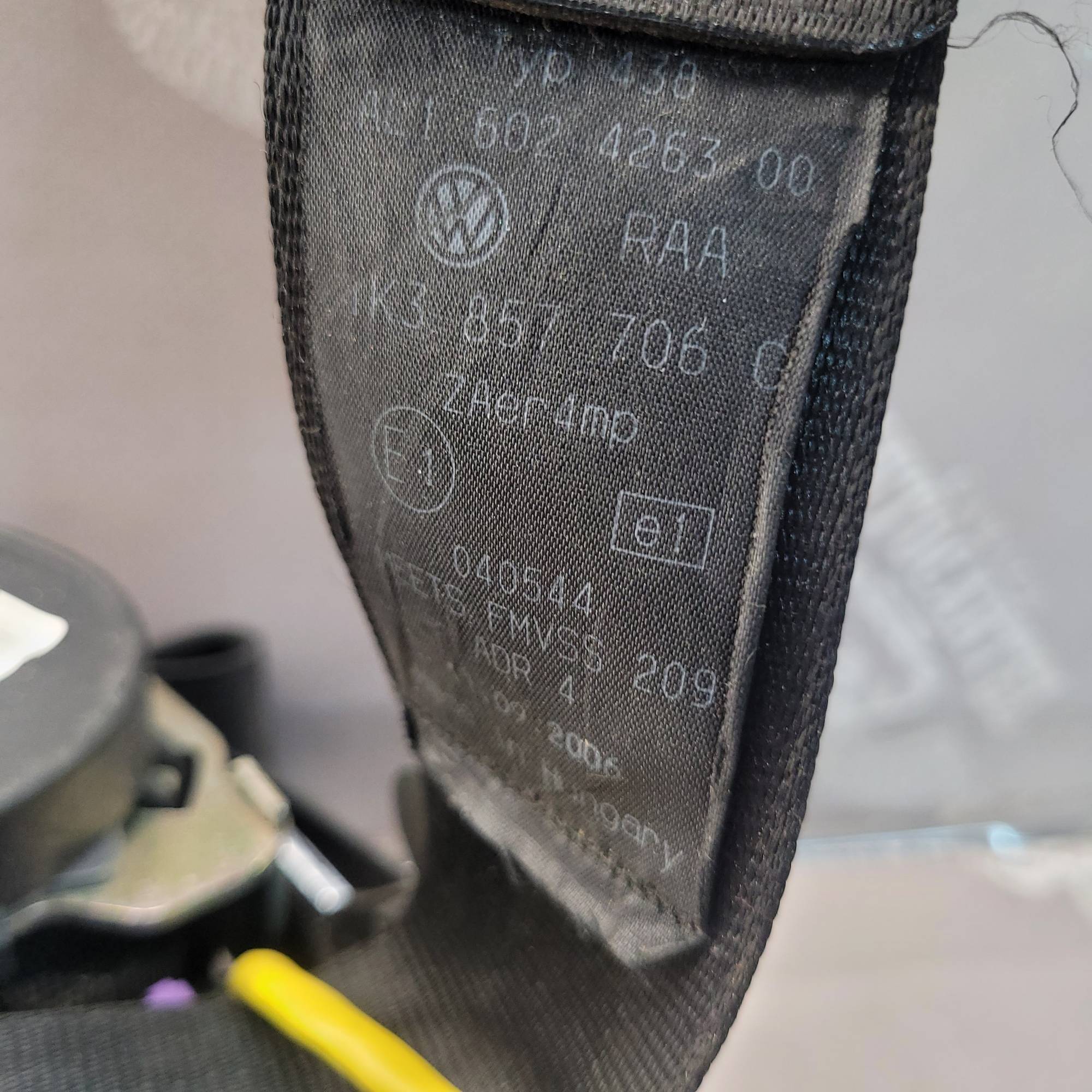 Ремінь передній правий Volkswagen golf 1k3857706c