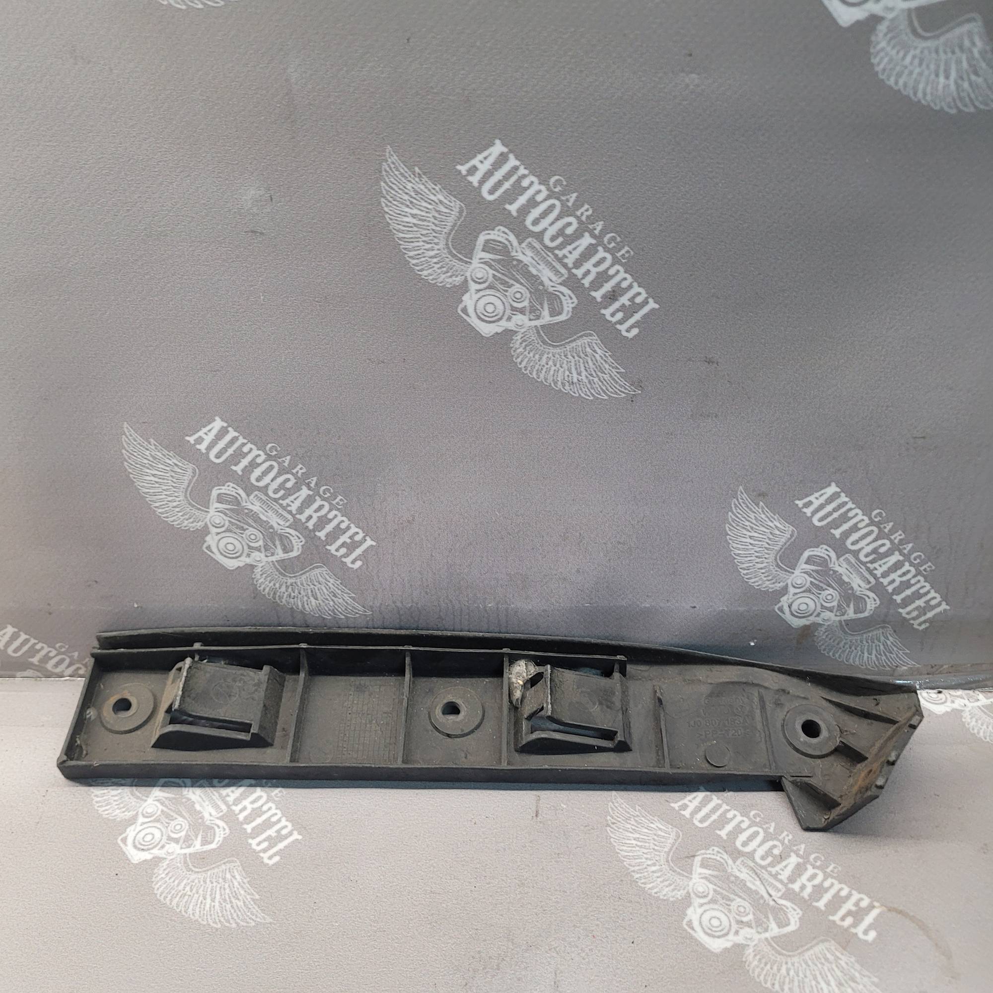 Кронштейн переднього бампера лівий VW Golf IV, VW Bora (FPS) 1J0807183A