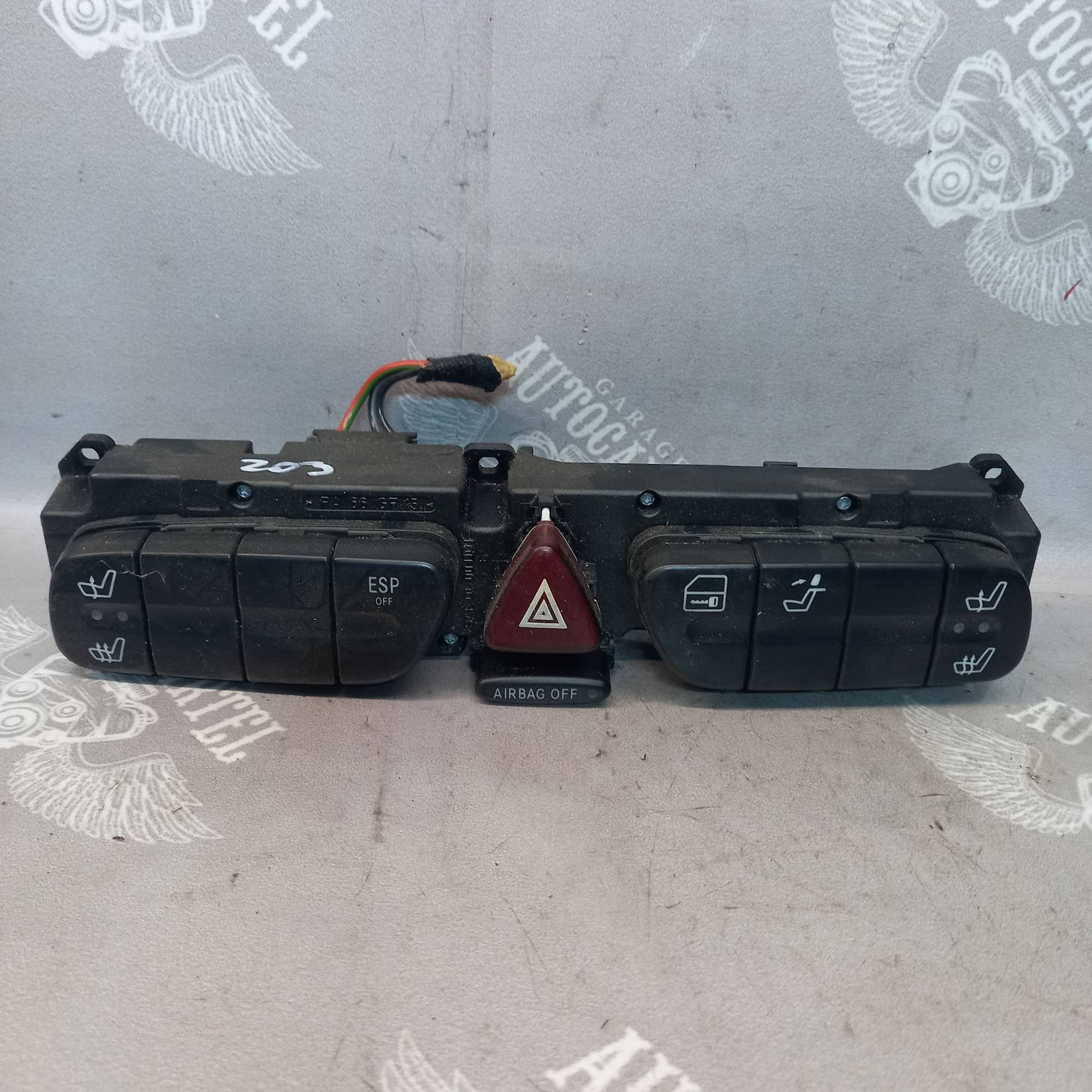 Блок кнопок аварійка/комфорту Mercedes C-class (W203) 2000-2007 2038215458