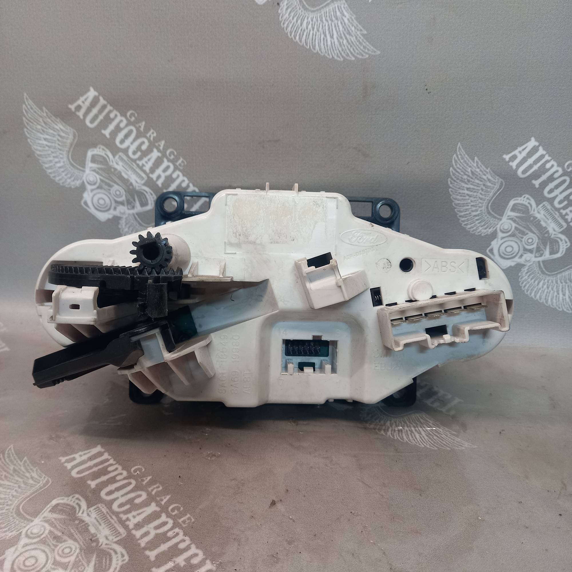 Блок керування пічкою та клімат контролем Ford Fiesta mk7 09-17 8a6118549
