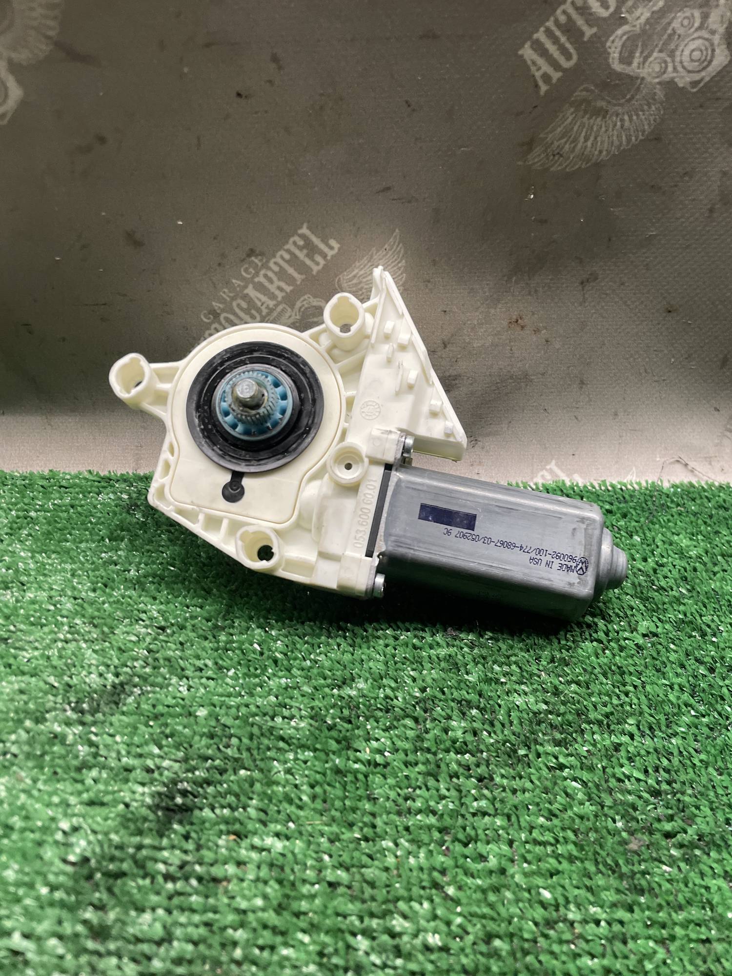 Моторчик склопідйомника задній правий VW Passat (B6) 2005-2010 1k0959704p