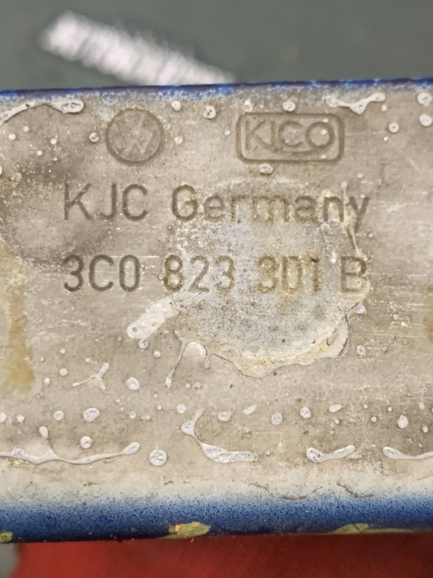 3c0823301b Петля капота ліва Volkswagen PASSAT B6 2005-201