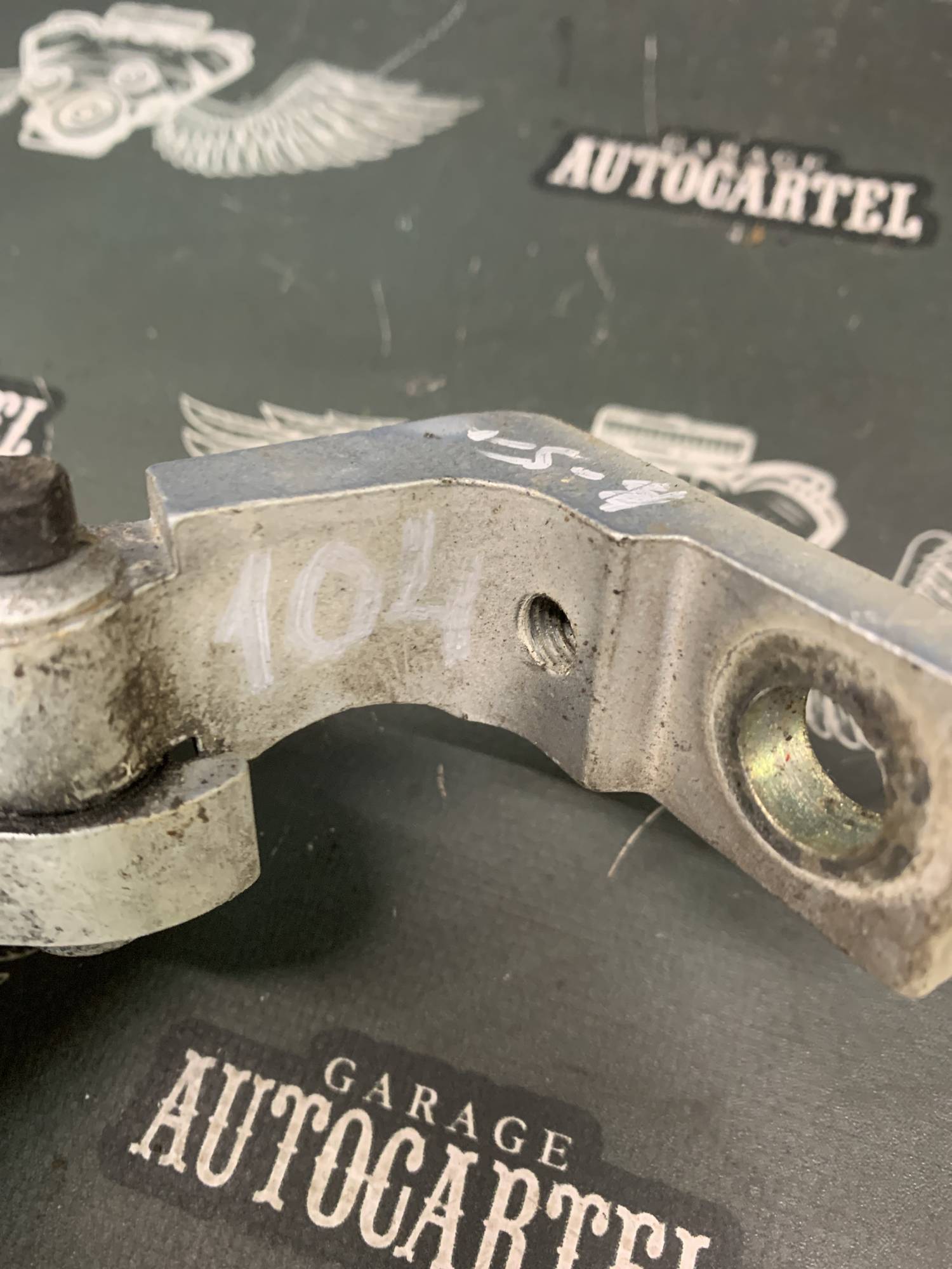 1j0831401a Петля дверей передньої лівої верхня Volkswagen Golf IV 1997-2005