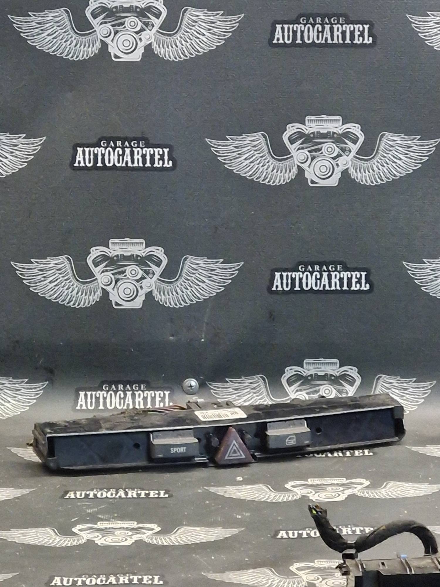 03758070 Кнопка аварийки Opel Astra H 2004-2012 03758070
