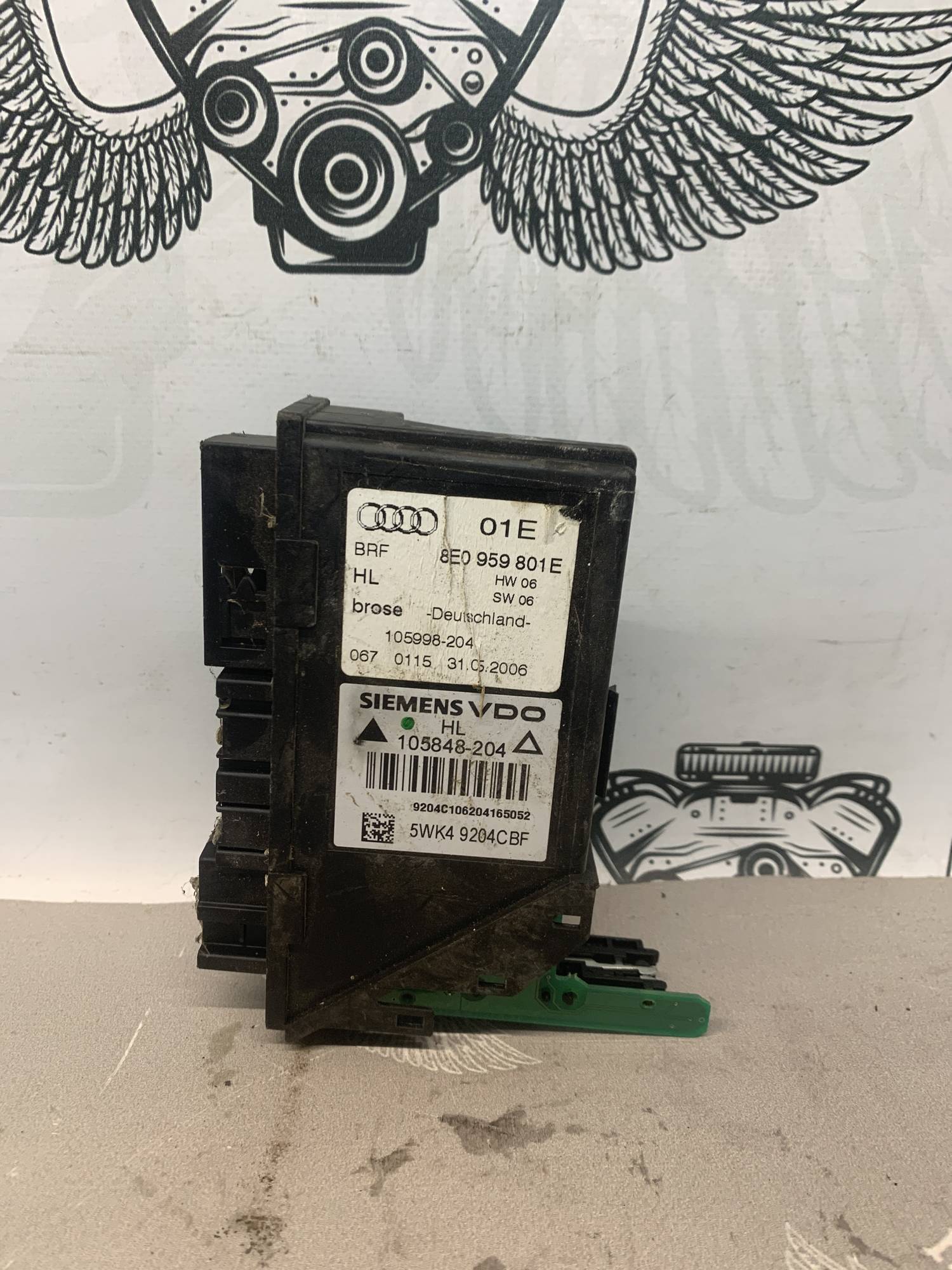 Блок склопідйомника задній лівий Audi A4 (B7) 8e0959801e/1