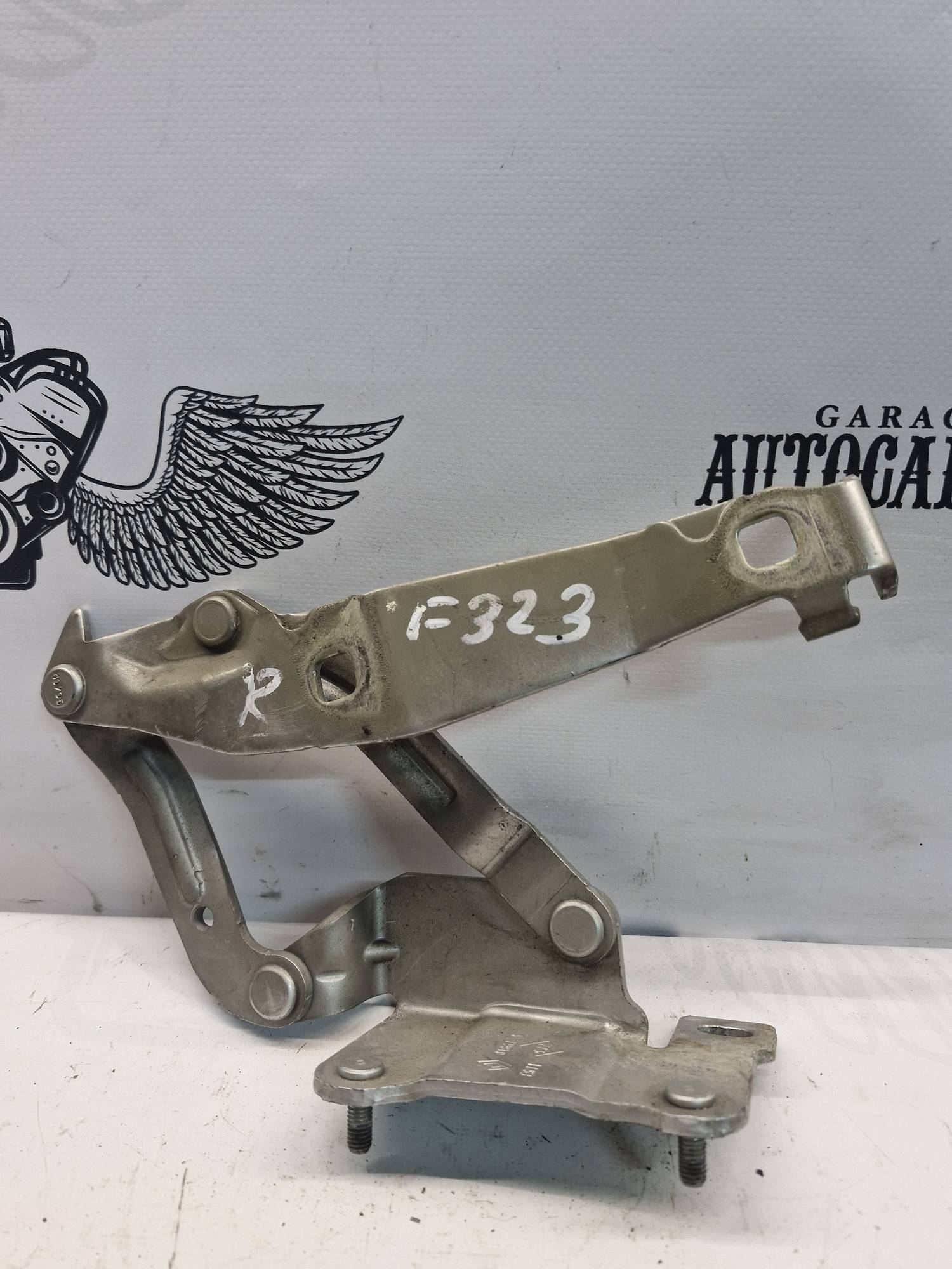 Петля капота права Renault Scenic II (03-06) 81663G