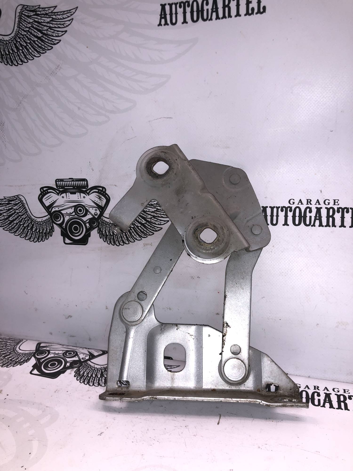 Петля капота ліва Land rover L322 21774935