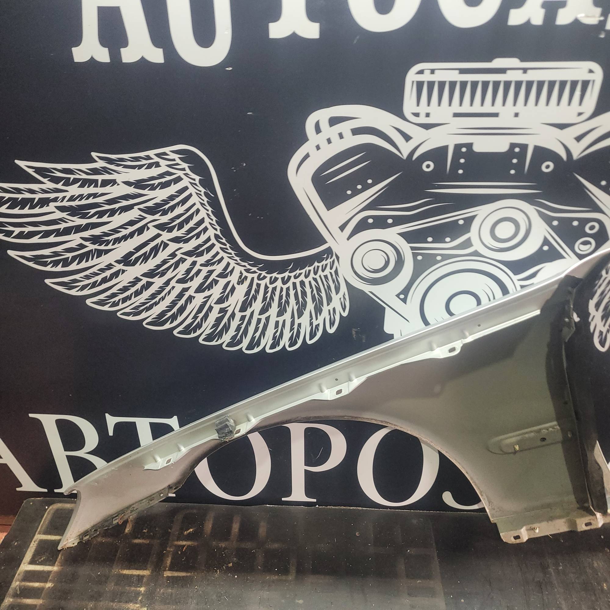 Крило переднє праве Mercedes E-Class W203 21403057
