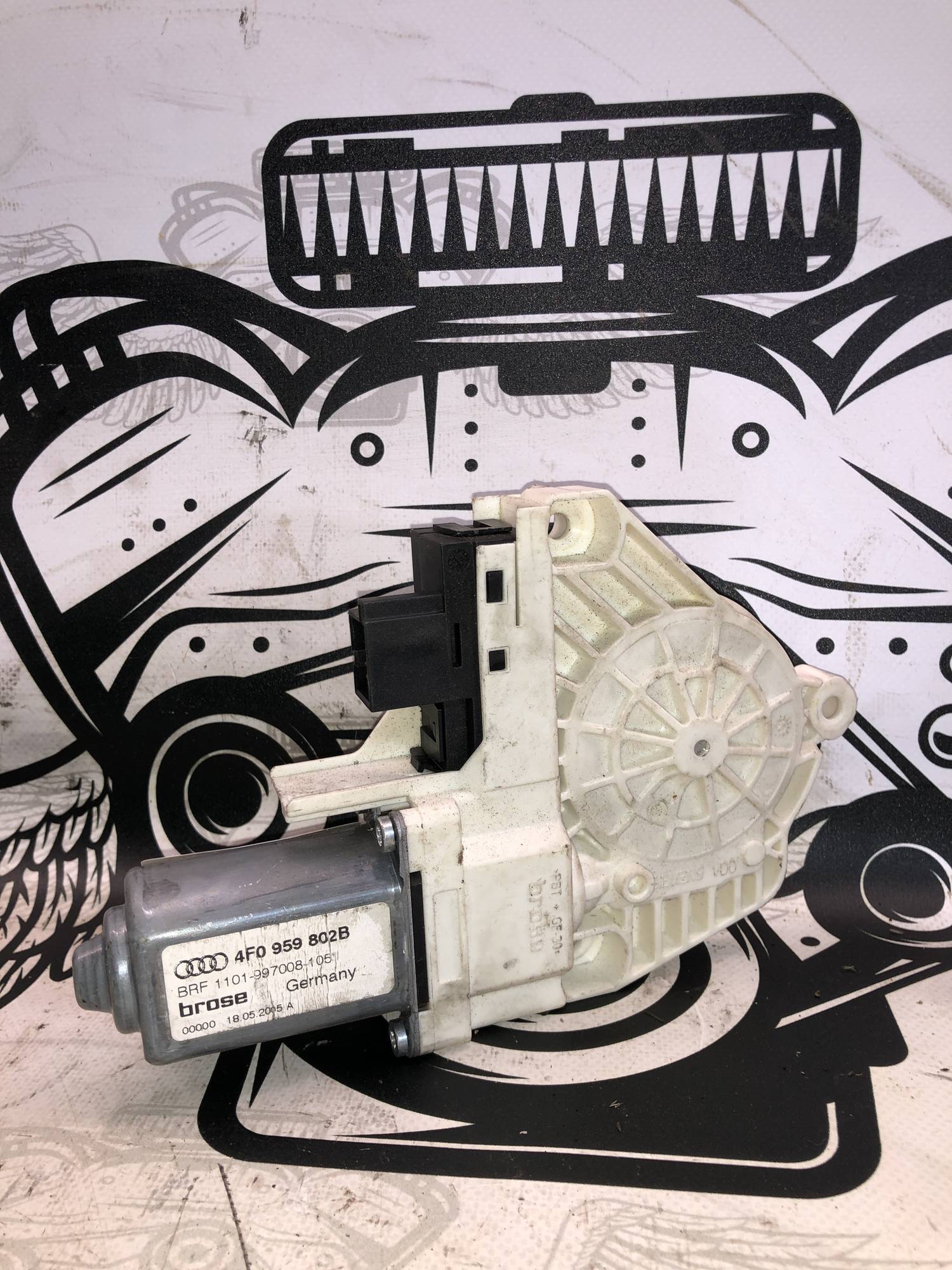 Моторчик склопідіймача правий передній Audi A6 C6 4f0959802b