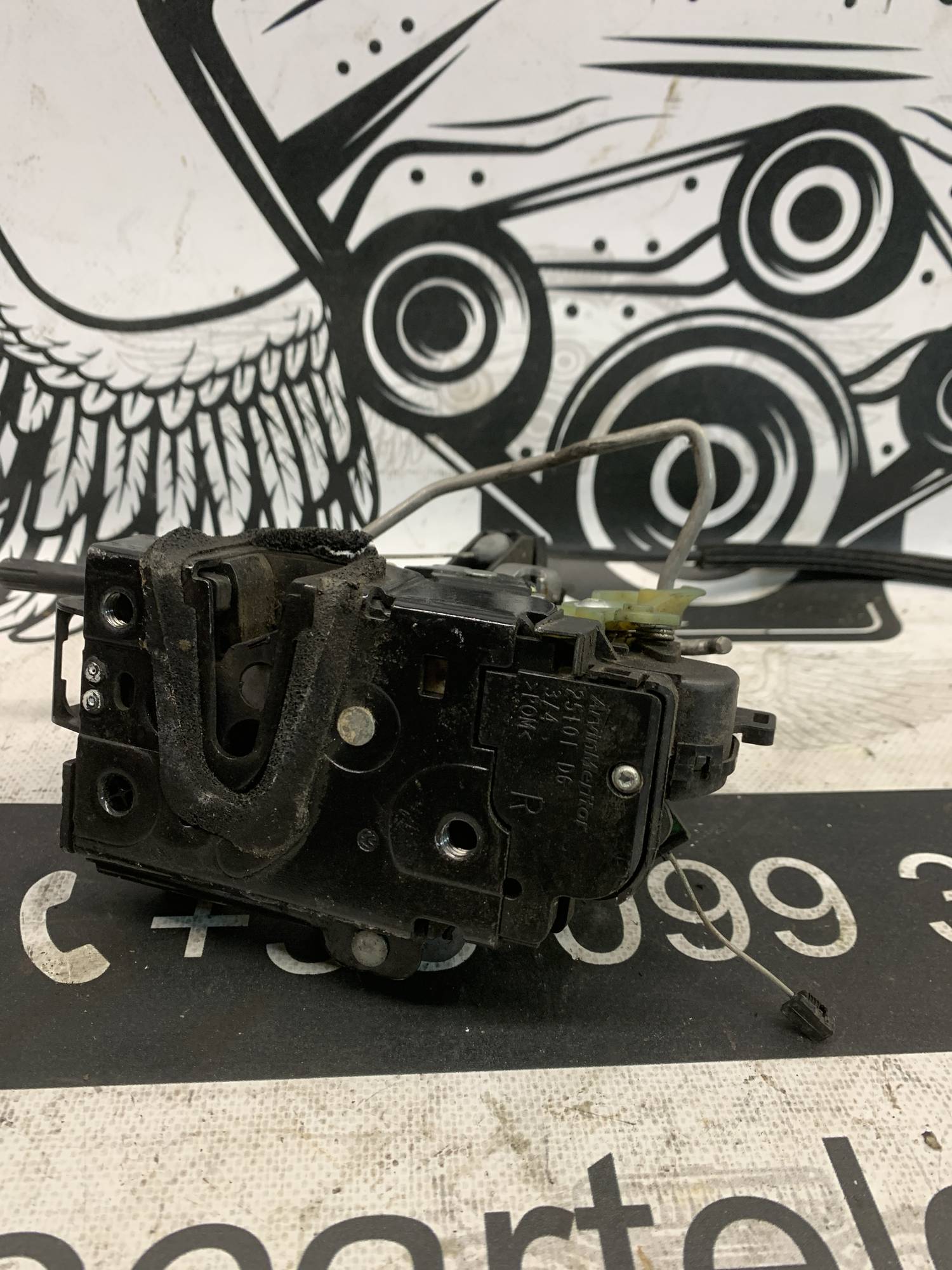 Замок дверей передньої правої VW Caddy 3 3b1837016br