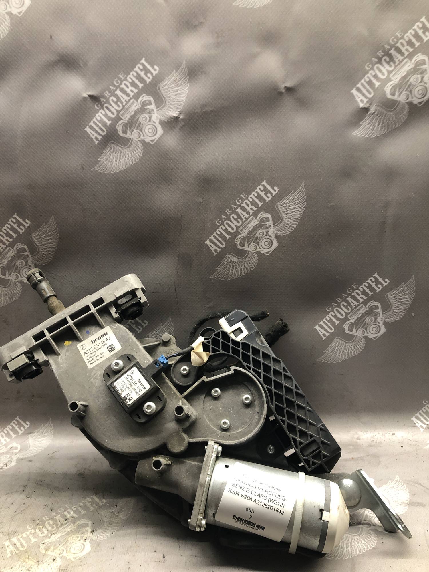 Моторчик крышки багажника MERCEDES-BENZ E-CLASS (W212) X204 w204 A2128201842