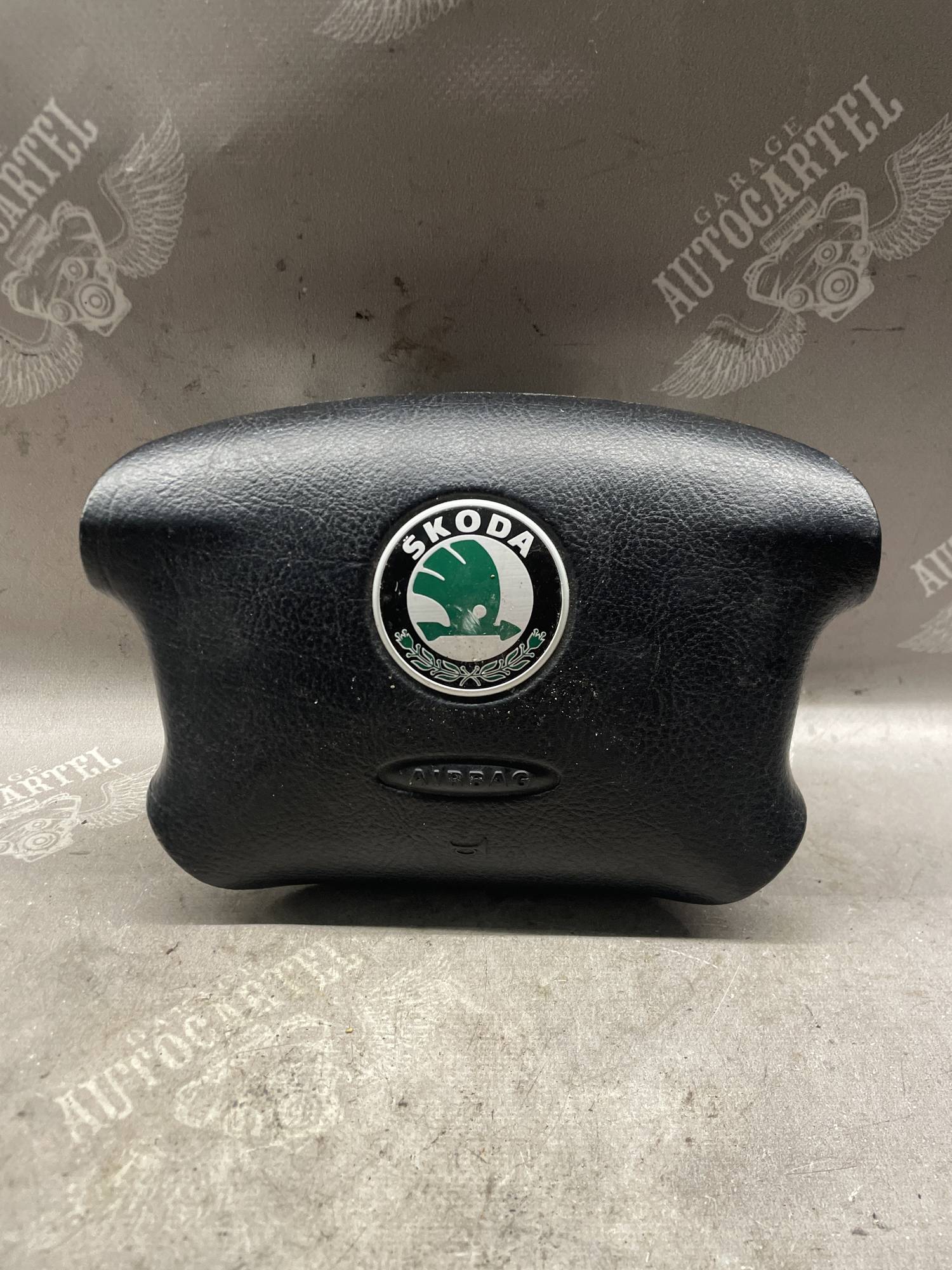 Подушка безпеки водійська (AirBag) Skoda Octavia Tour 1u0880201k
