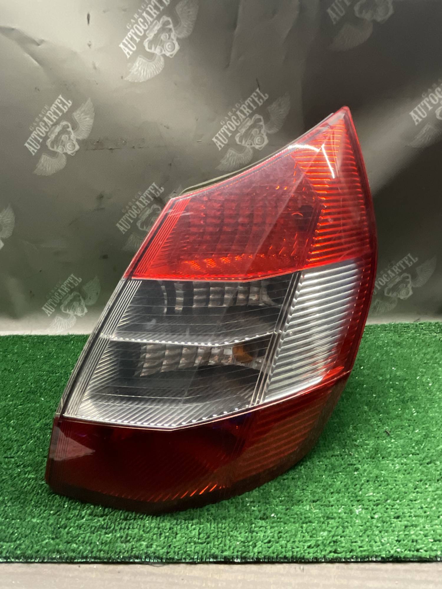Ліхтар задній правий Renault Grand Scenic 8200493375g 21111259