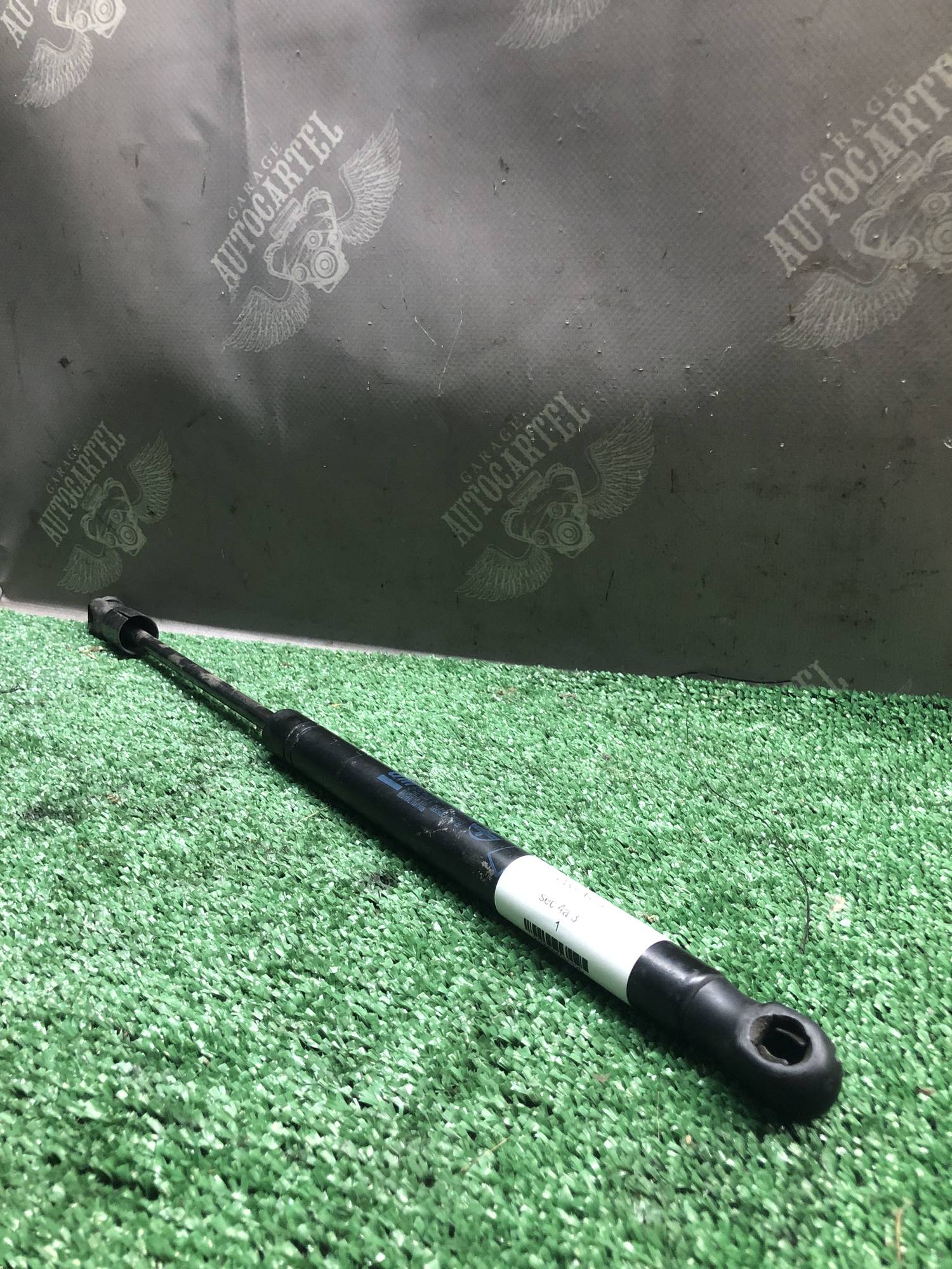 244638295133 амортизатор задньоі кришки багажника Opel Astra h