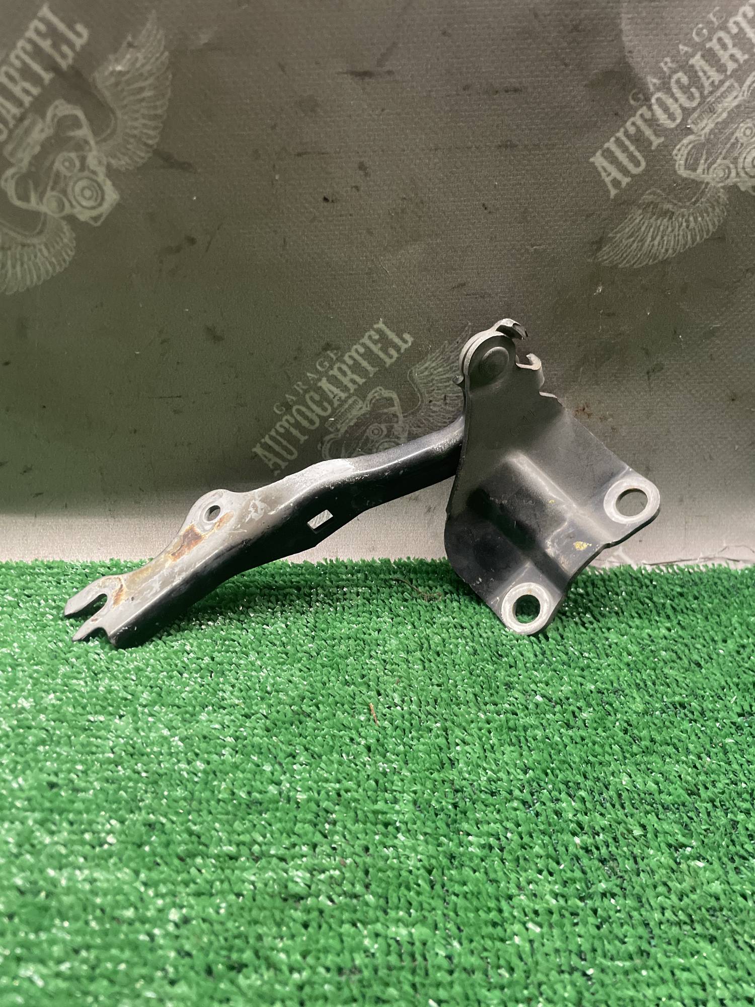 Петля капота ліва Mazda 6 GH GS1D52420A