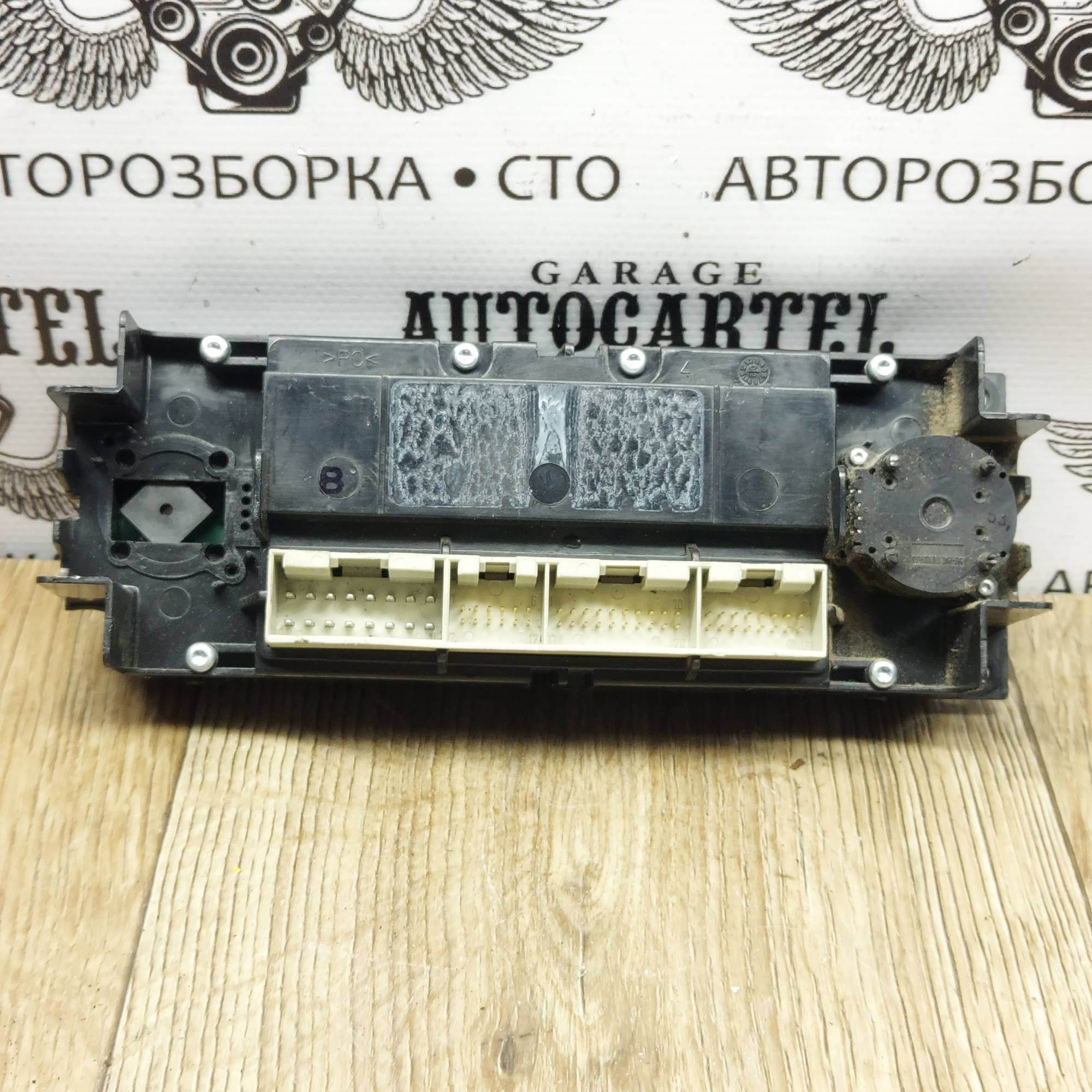 Блок клімат-конторлю VW Golf 4 3B1907044C