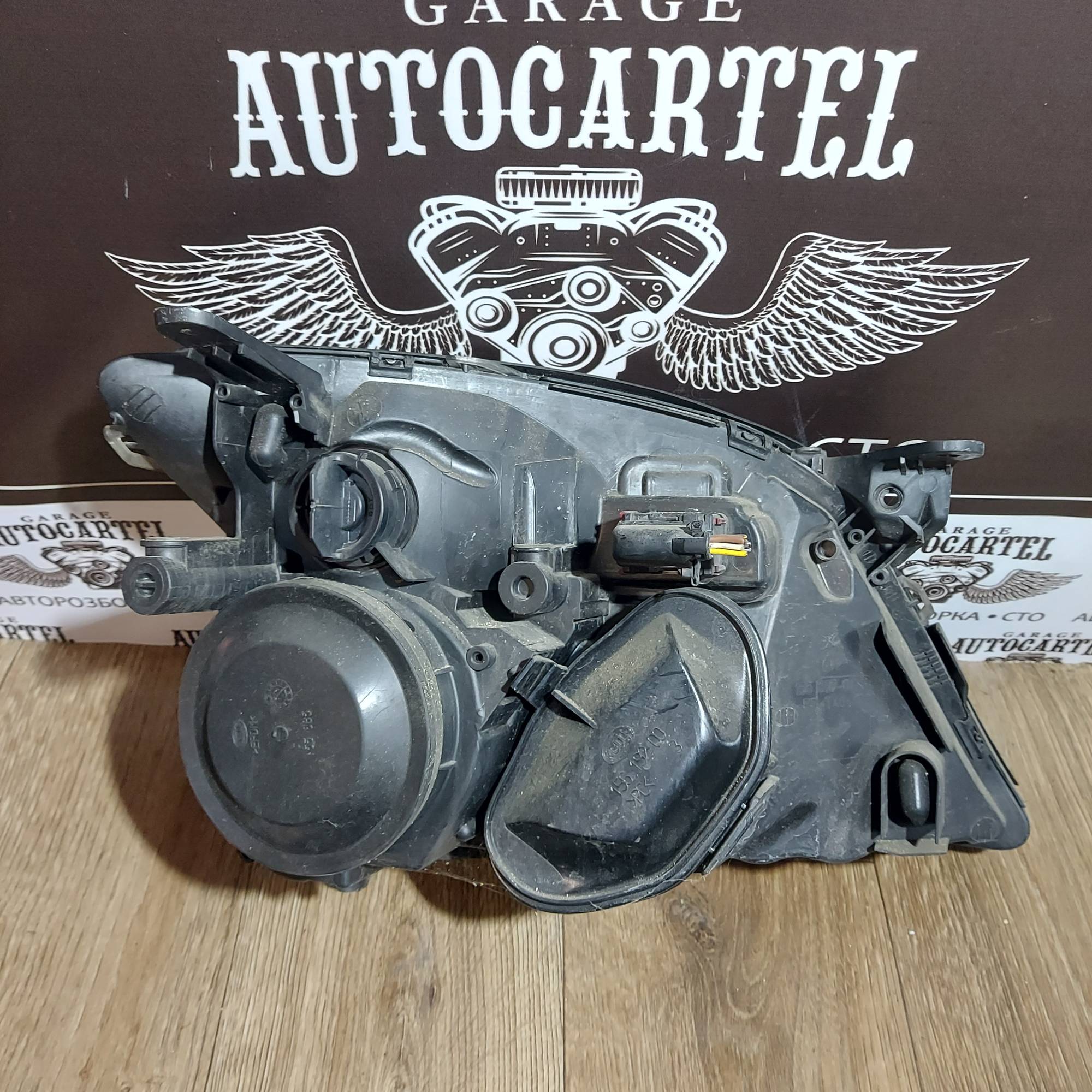 Фара ліва галоген Opel Vectra C Hella 15588701