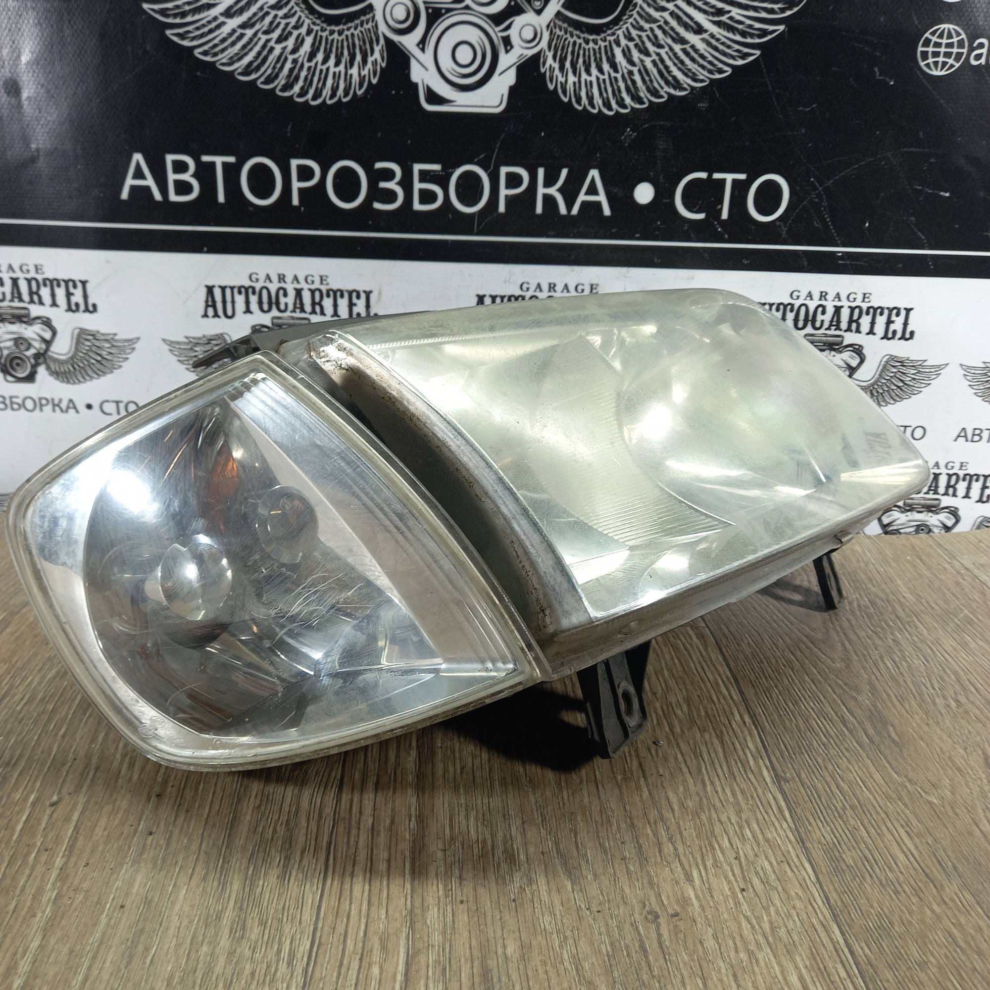 Фара передня права Volkswagen Polo III 6N2 1999-2001, HELLA 963820-00
