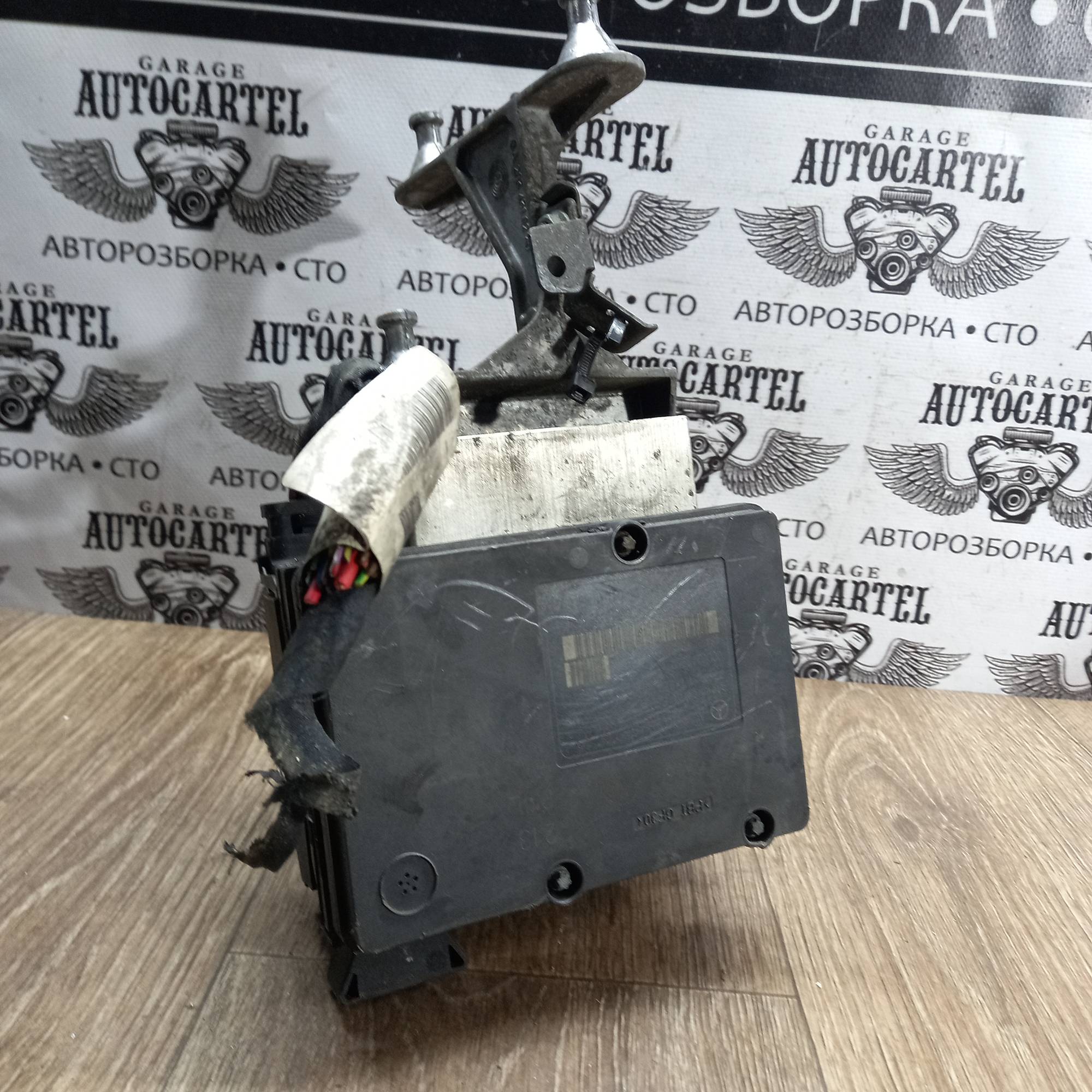 Блок управління ABS ESP Mercedes C-CLASS W203 A2095451532