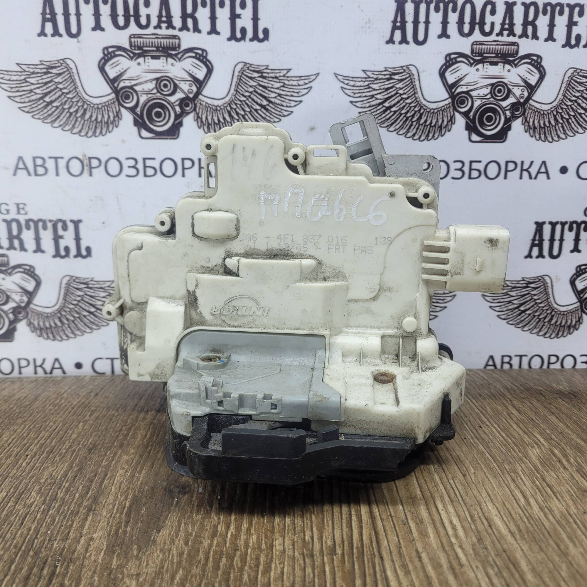 4f1837016 замок двері передній правий Audi A6 C6 2004-2011, 7PIN