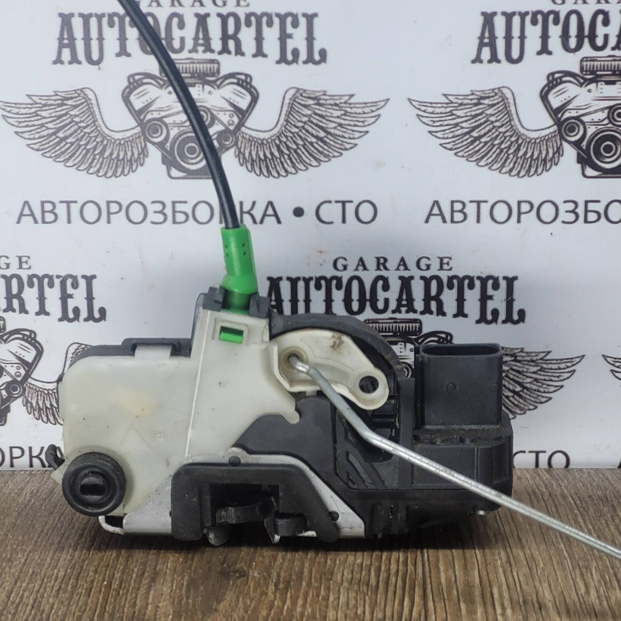 Замок двери задний правый электр 5 пинов Opel Insignia 2008-2017 13503178