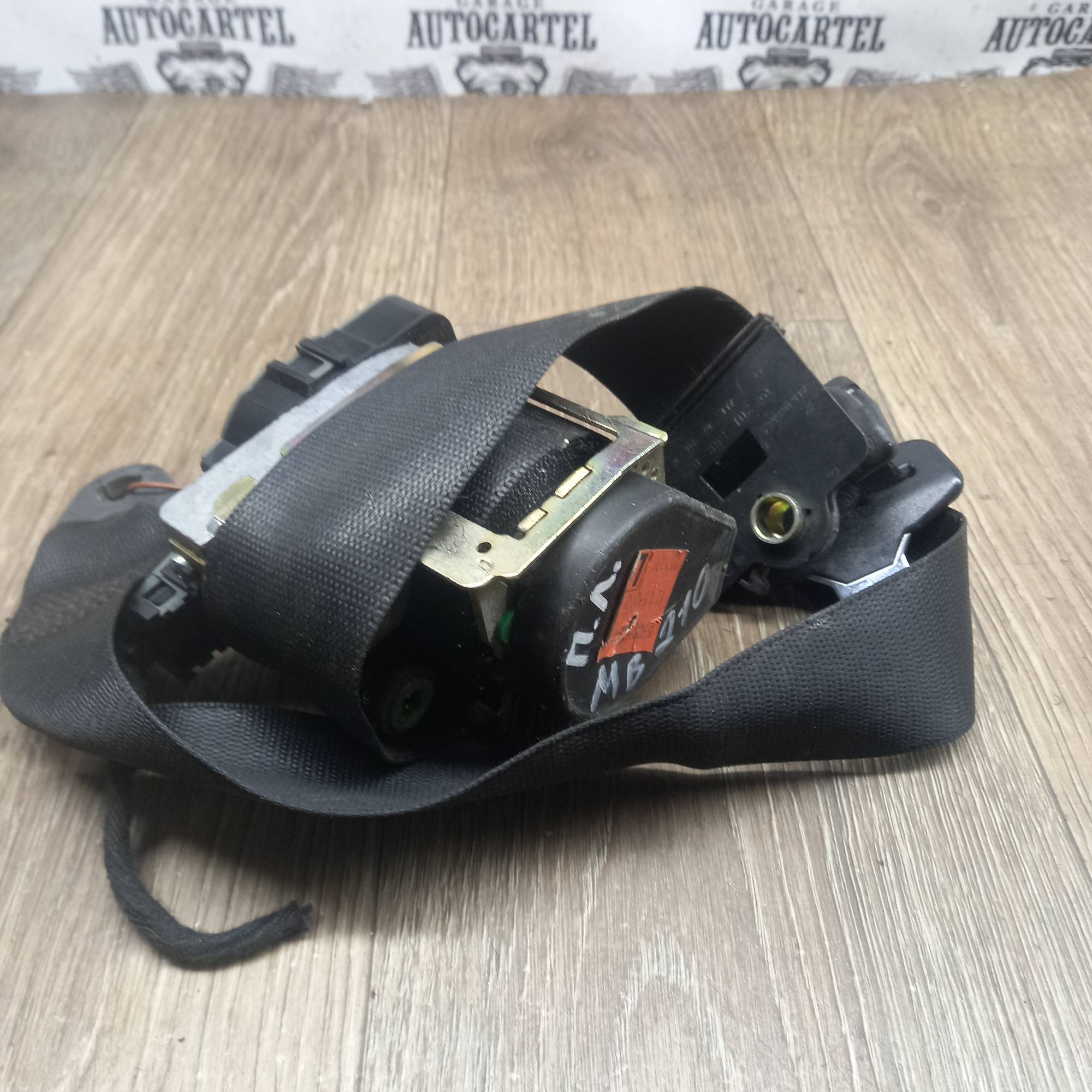 Ремінь безпеки передній лівий з піропатронами Mercedes W210 1996-20022108609585