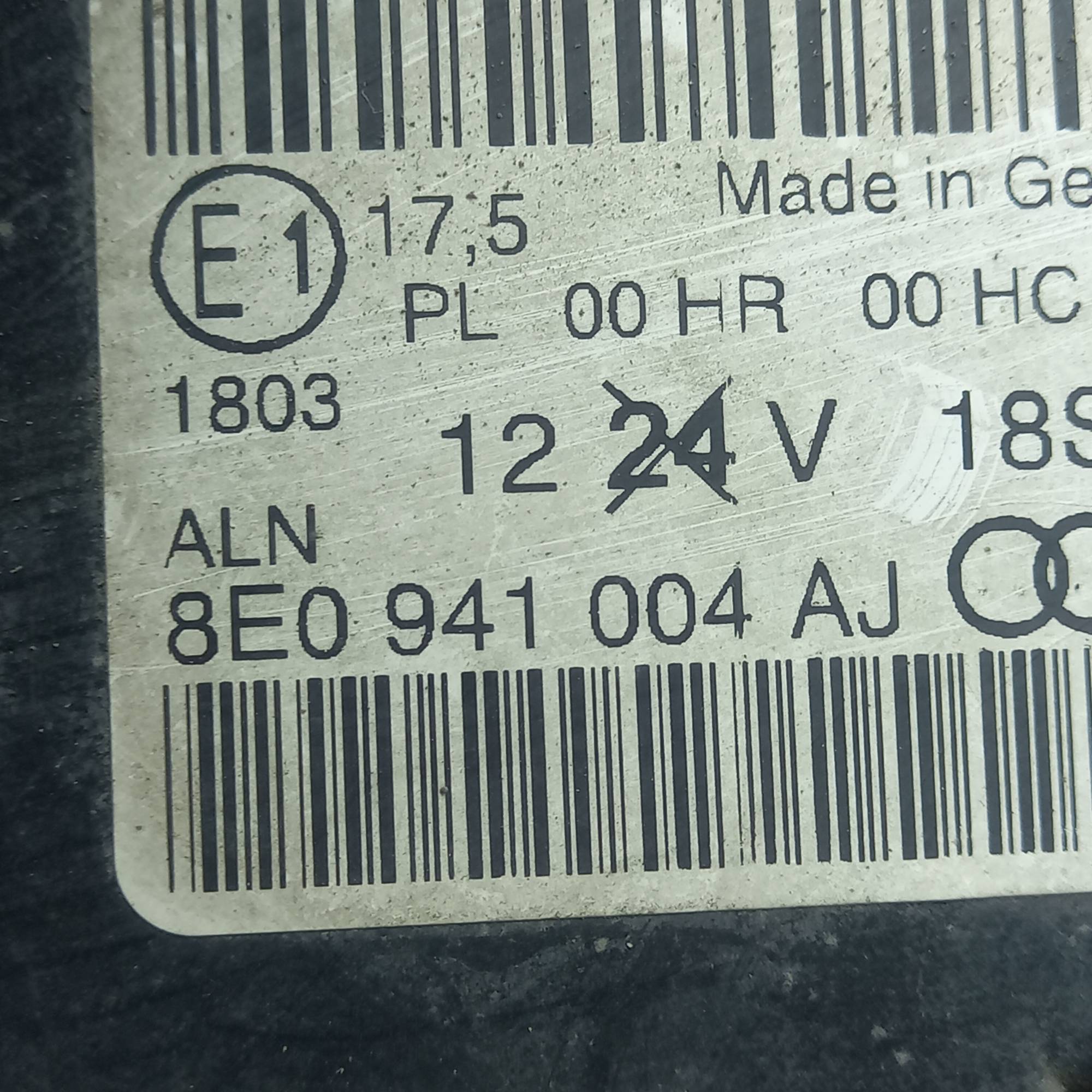 Фара передня права Audi A4 B7 8e0941004aj дефект