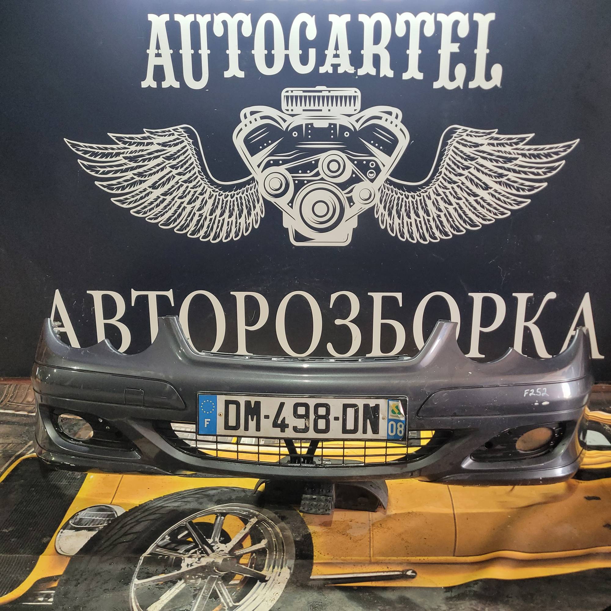Бампер передній Mercedes C W203 купе 2000-2007 21409974