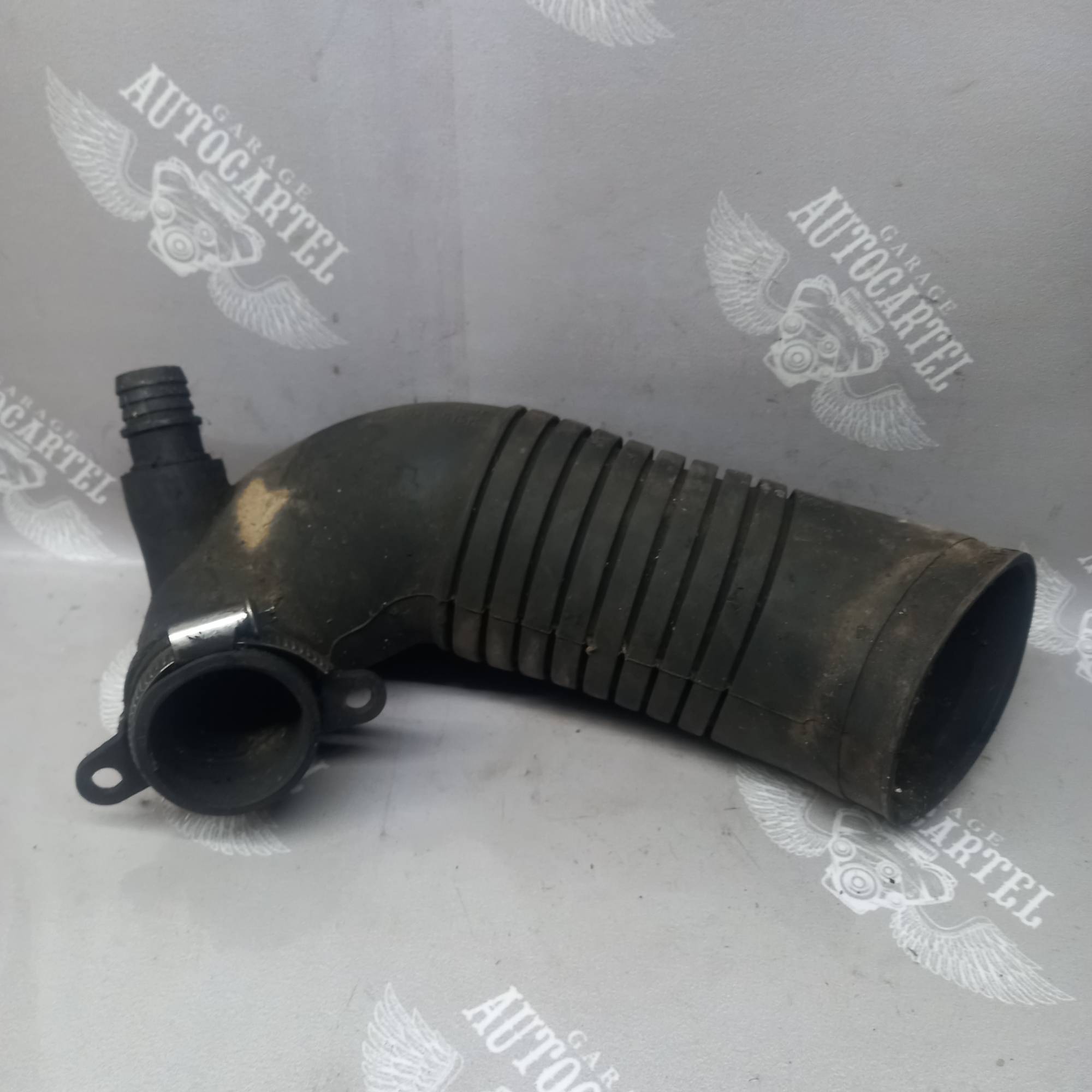 Патрубок повітряного фільтра Volkswagen Passat B5 1.9tdi 8d0129615k