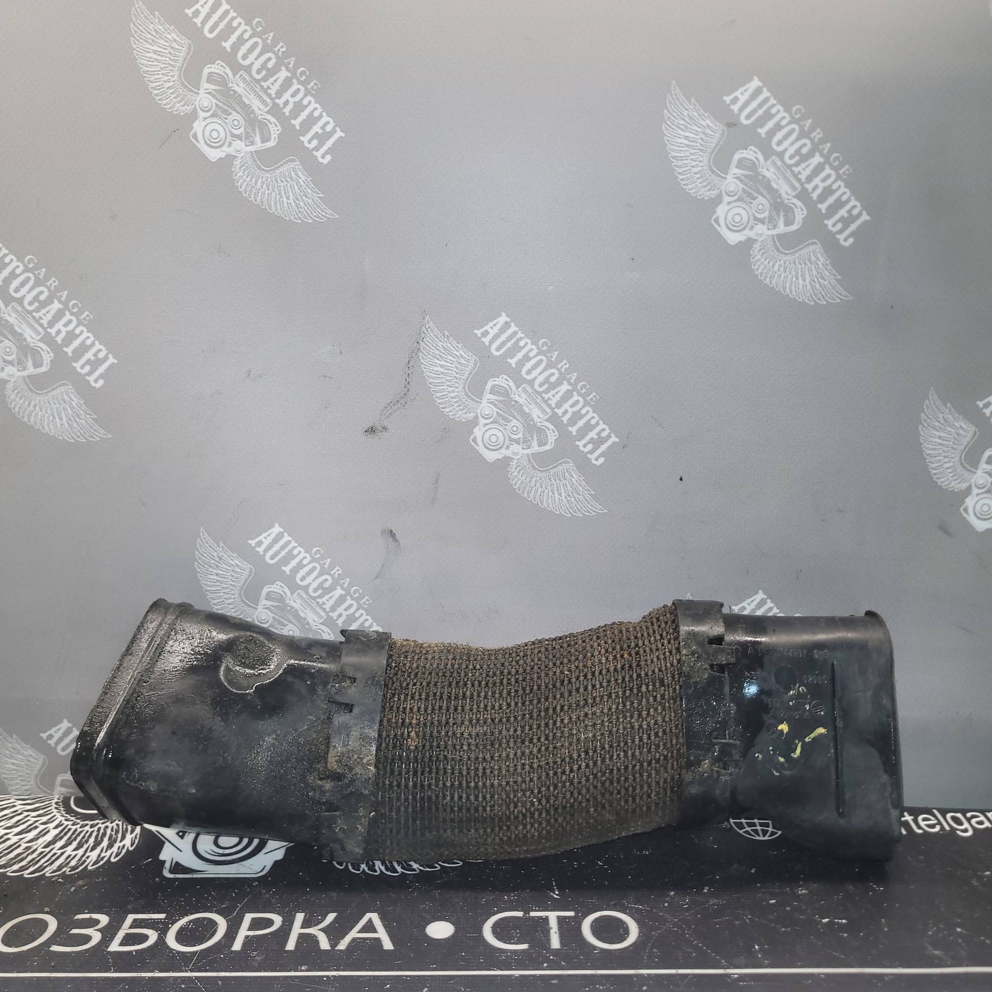 Патрубок повітряного фільтра Mercedes E-class 3.0cdi (W211) 2002-2009 A6420944997