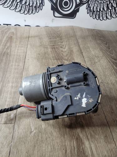Моторчик склоочисника передній правий VW Golf Plus 2005-2014 5M0955120B