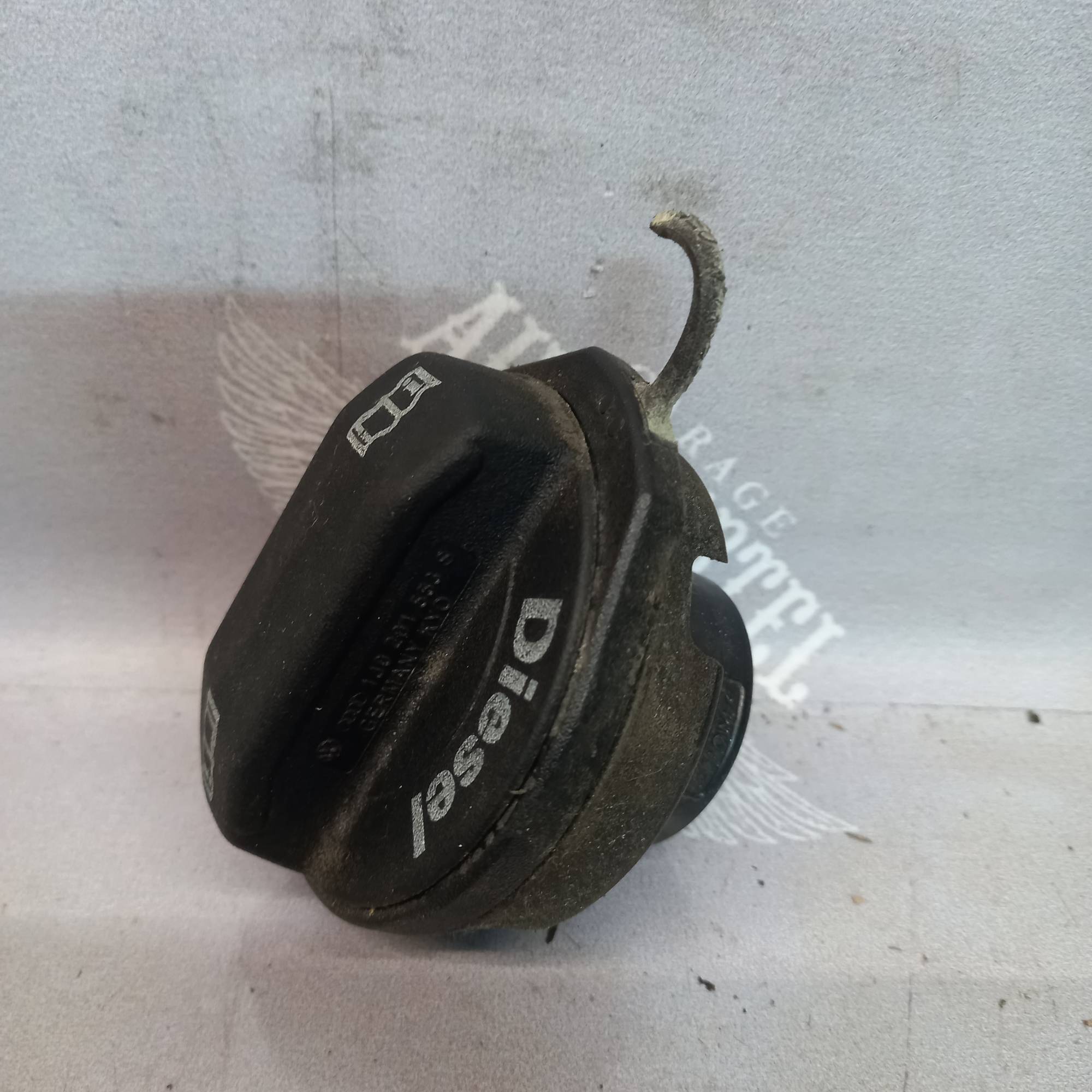 Кришка бака vag VW Golf V 2003-2009 1j0201553s