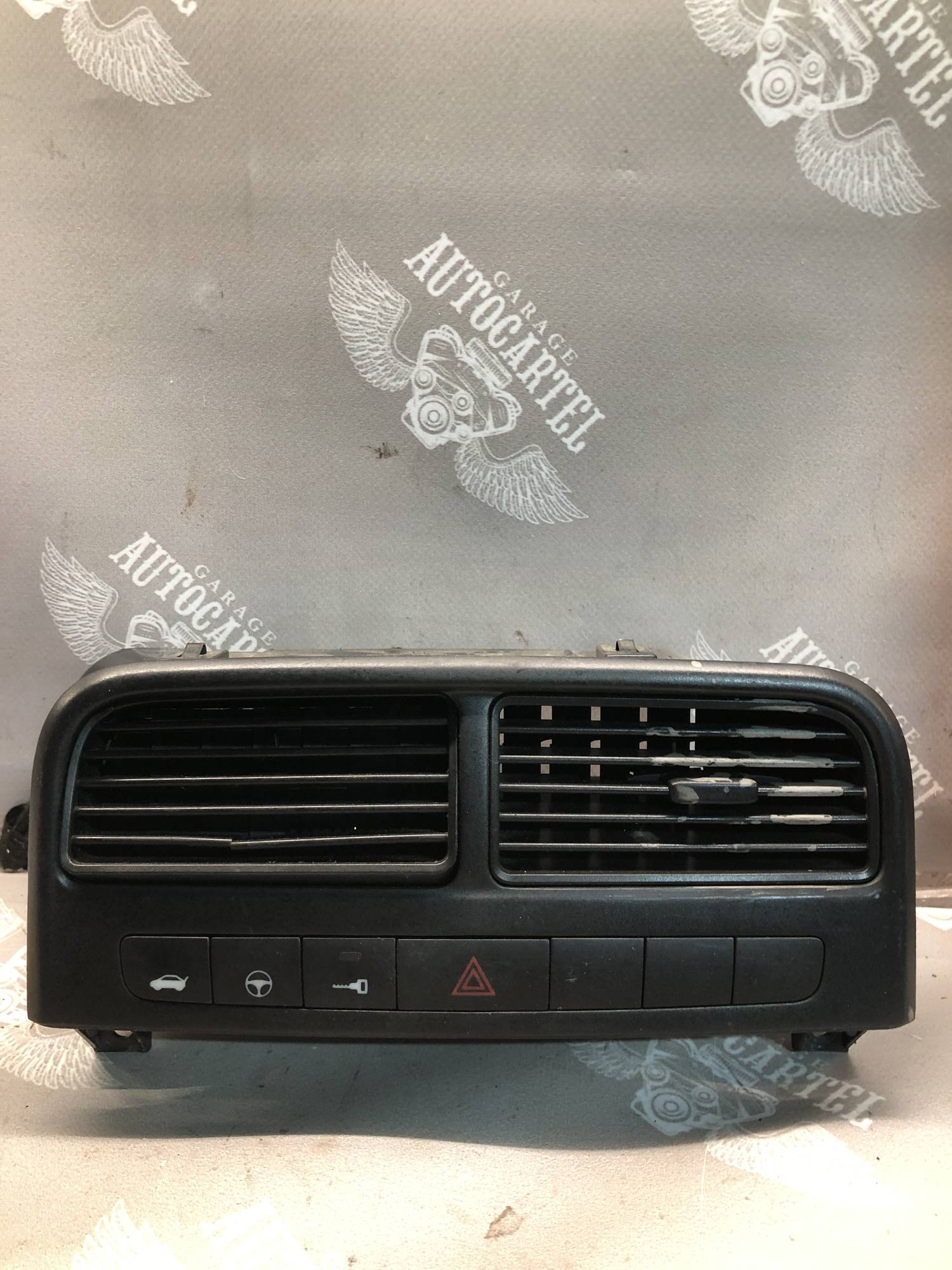 Дефлектор центральный Fiat Punto 3 2005-2018 735386328