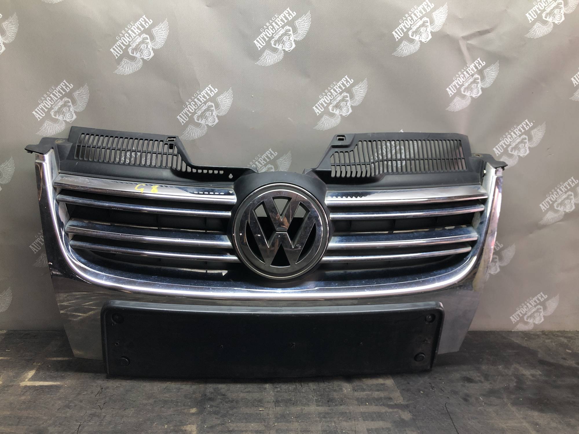 Решітка радіатора Volkswagen Golf V Jetta 2003-2009 Решітка переднього бампера Фольксваген Гольф 5 1K5853653 під парктроніки