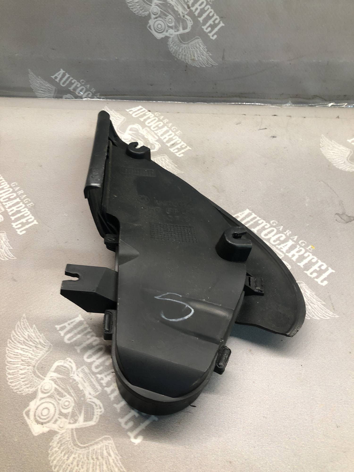 1Z0837974 Кришка дзеркала внутрішня передня права для Skoda Octavia A5 накладка пластик