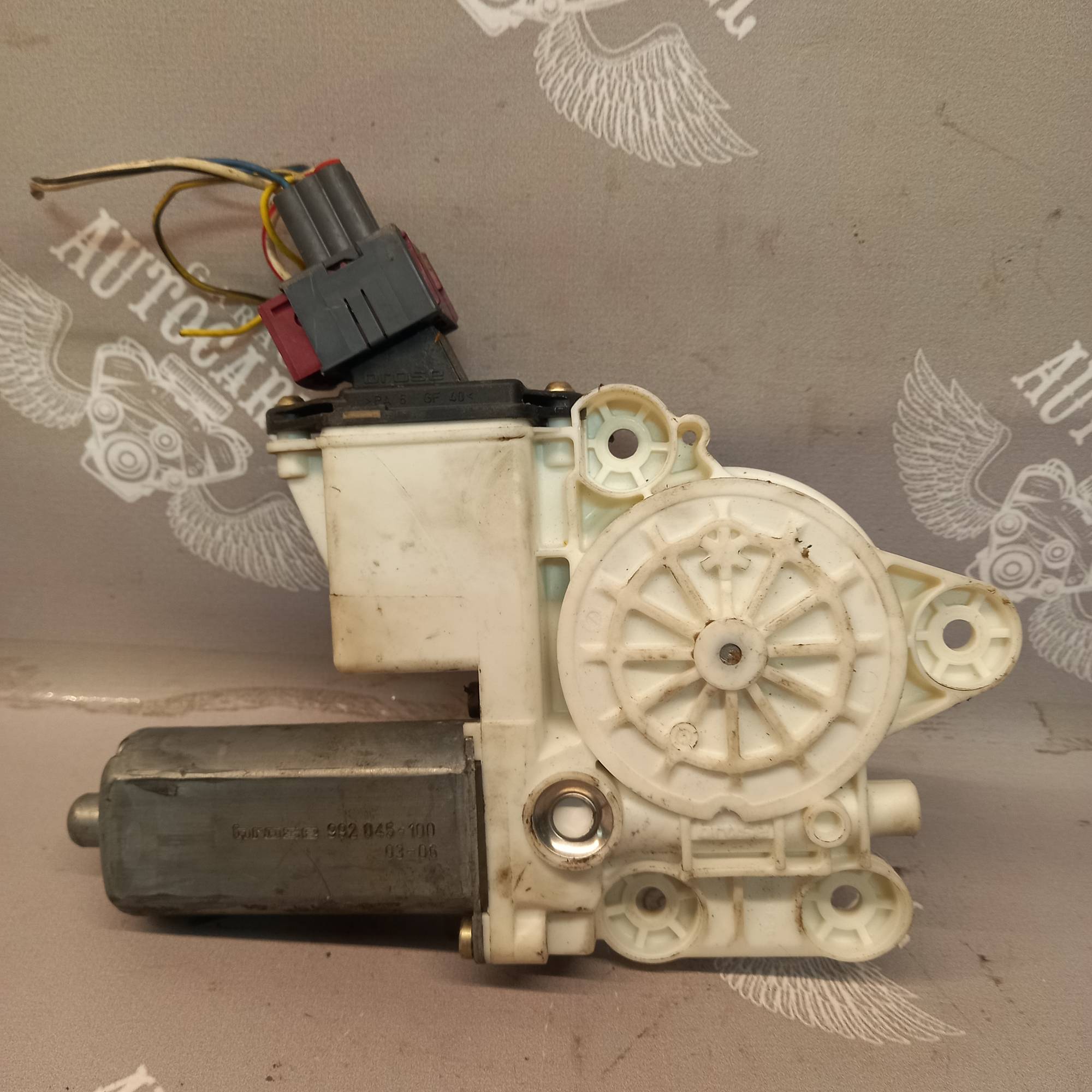 69820-02130 Моторчик склопідйомника лівий передній Toyota Corolla E120 2000-2006