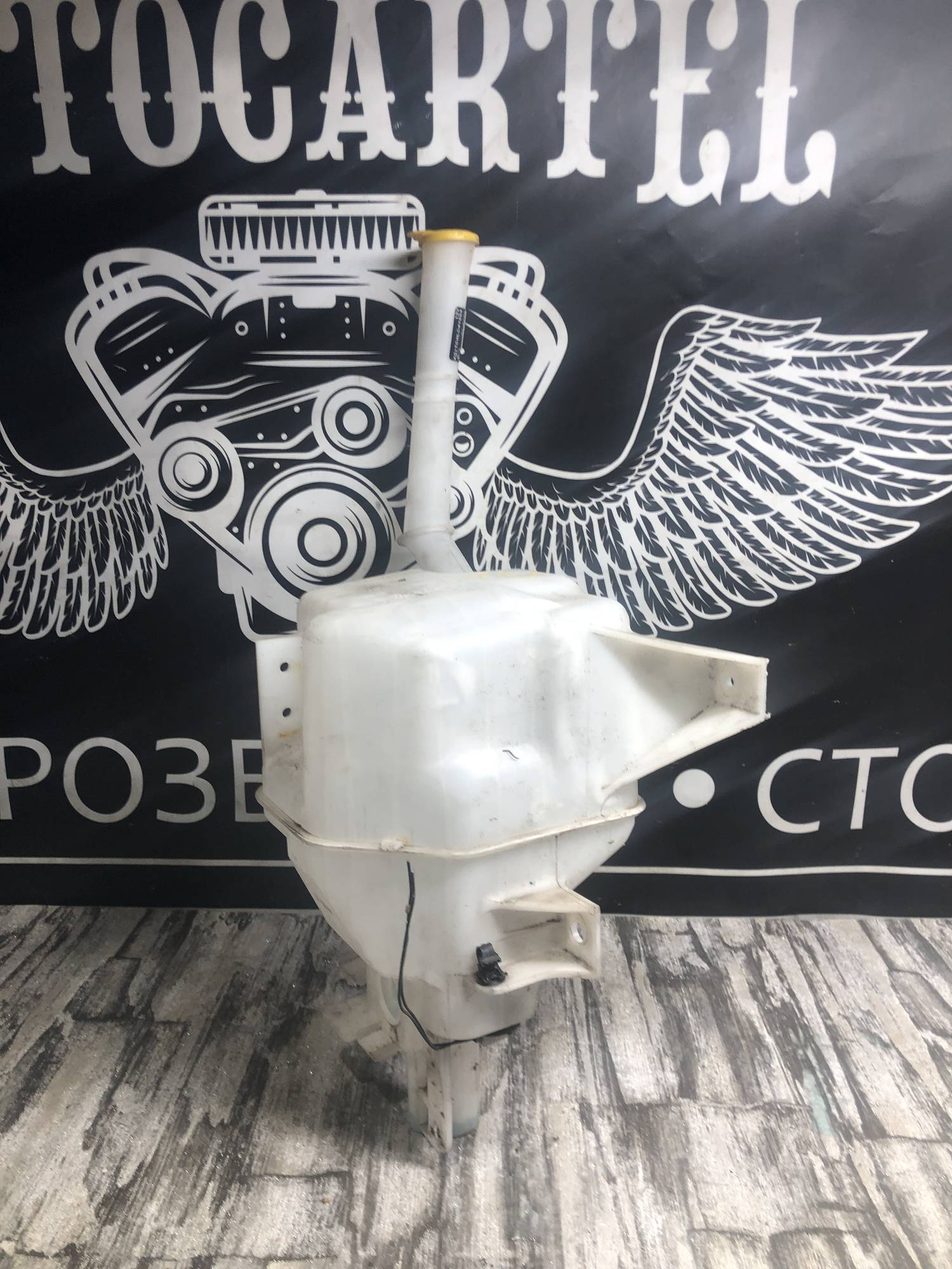 Бачок омивача скла,фар Mazda 6 2002-2007 (mazda)