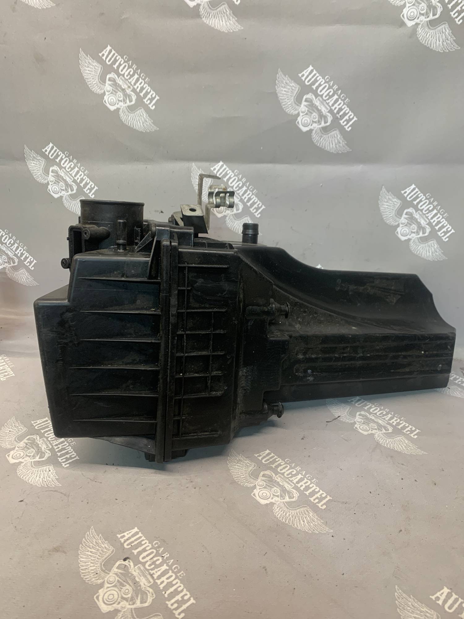 8V21-9600-BH корпус повітряного фільтра Ford Fiesta 1.7