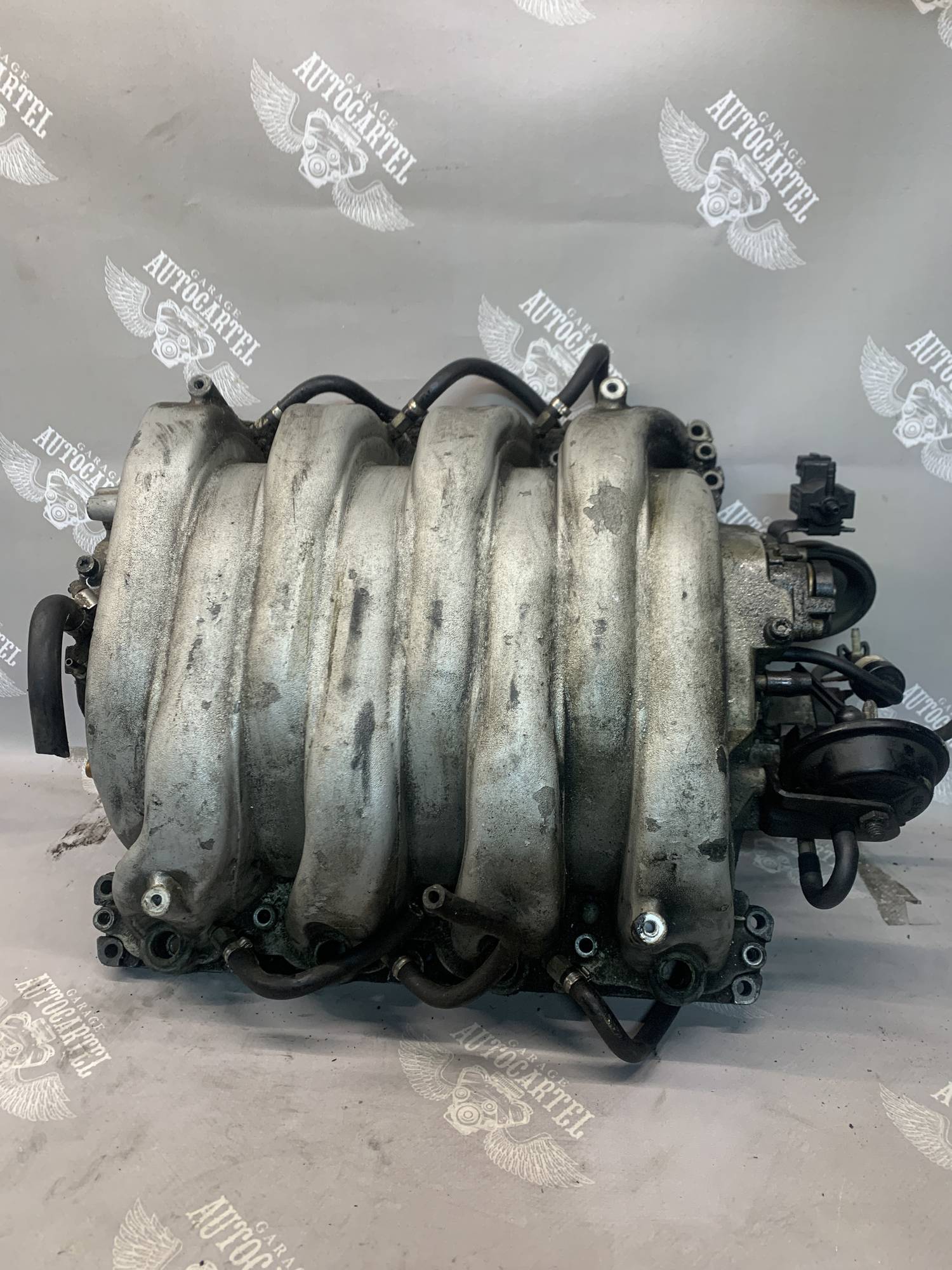 077133185 Впускний колектор 4.2 Volkswagen TOUAREG 7L 2002—2010