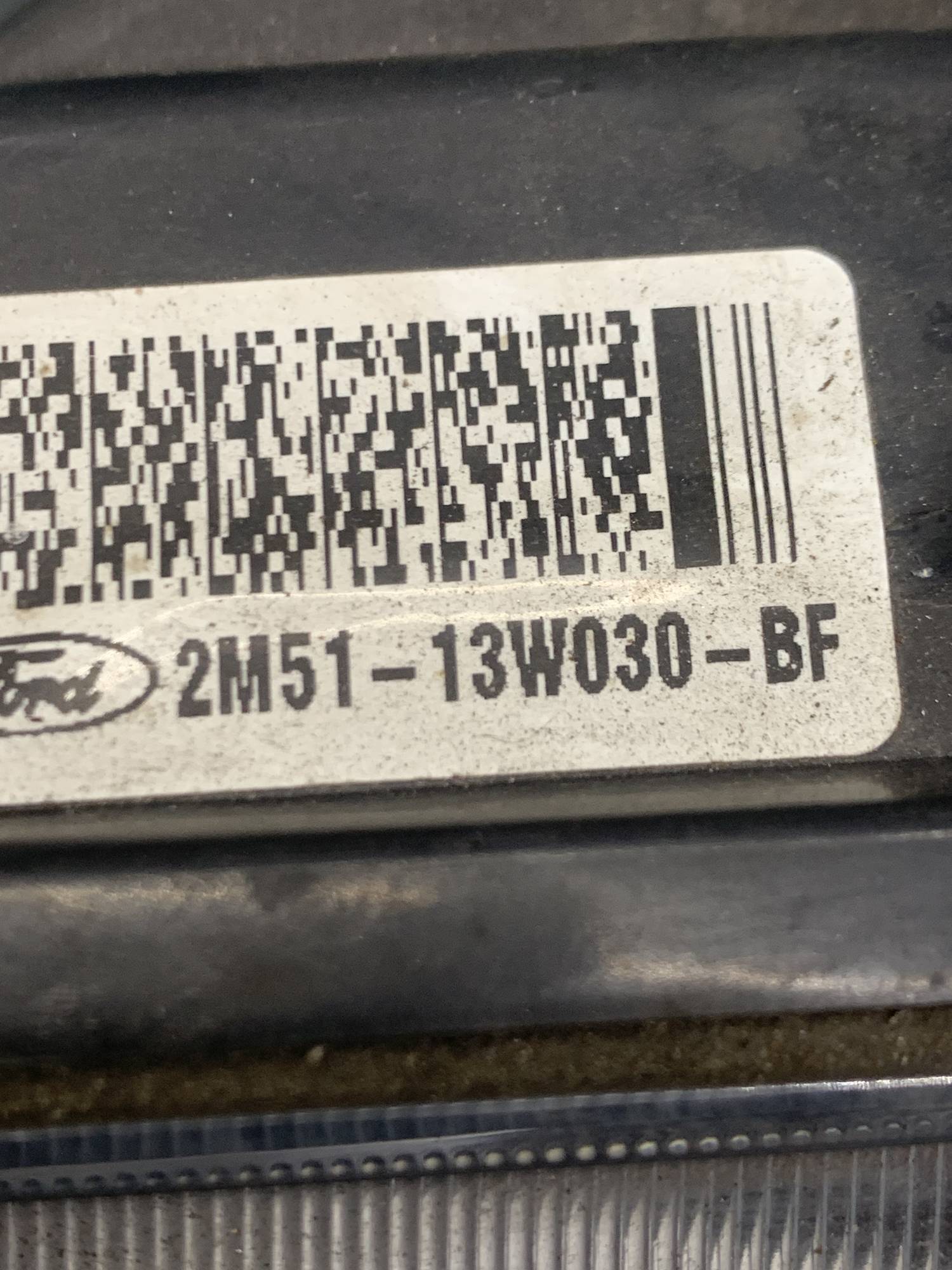 2m51-13w030-bf Передня ліва фара Ford Focus 1998-2005