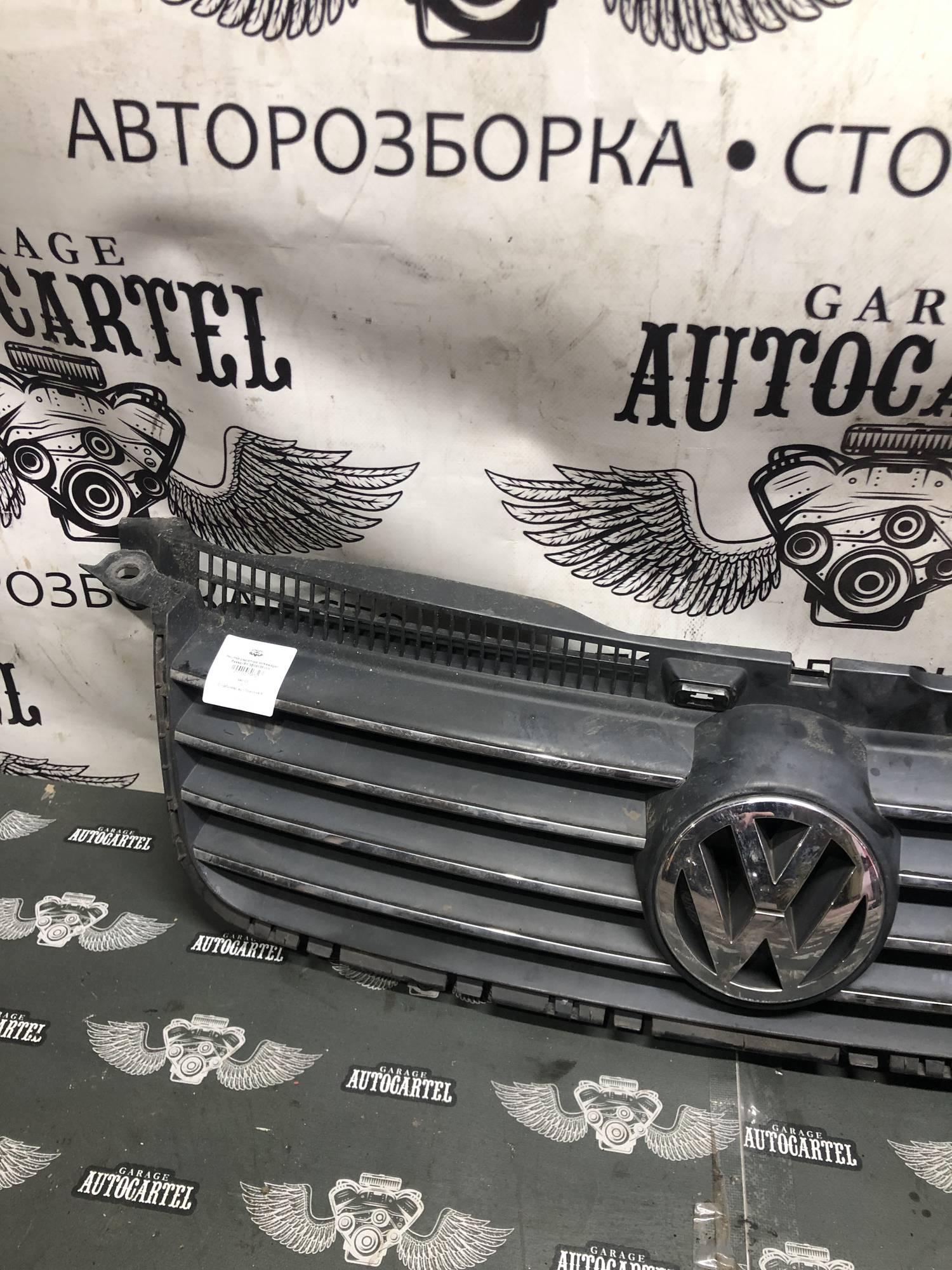 Решітка радіатора Volkswagen Passat B5 3B0853651H